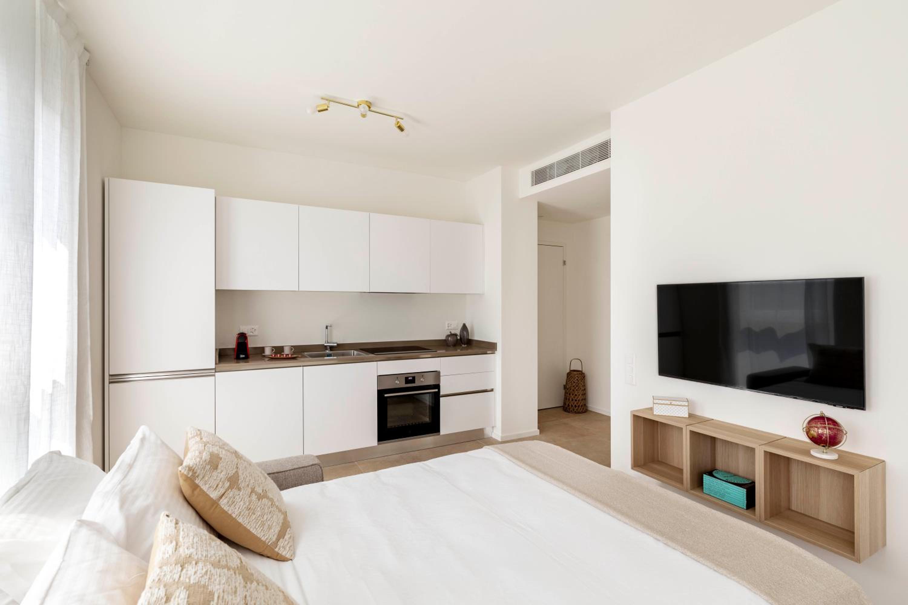 Regalia Suites - Free Parking