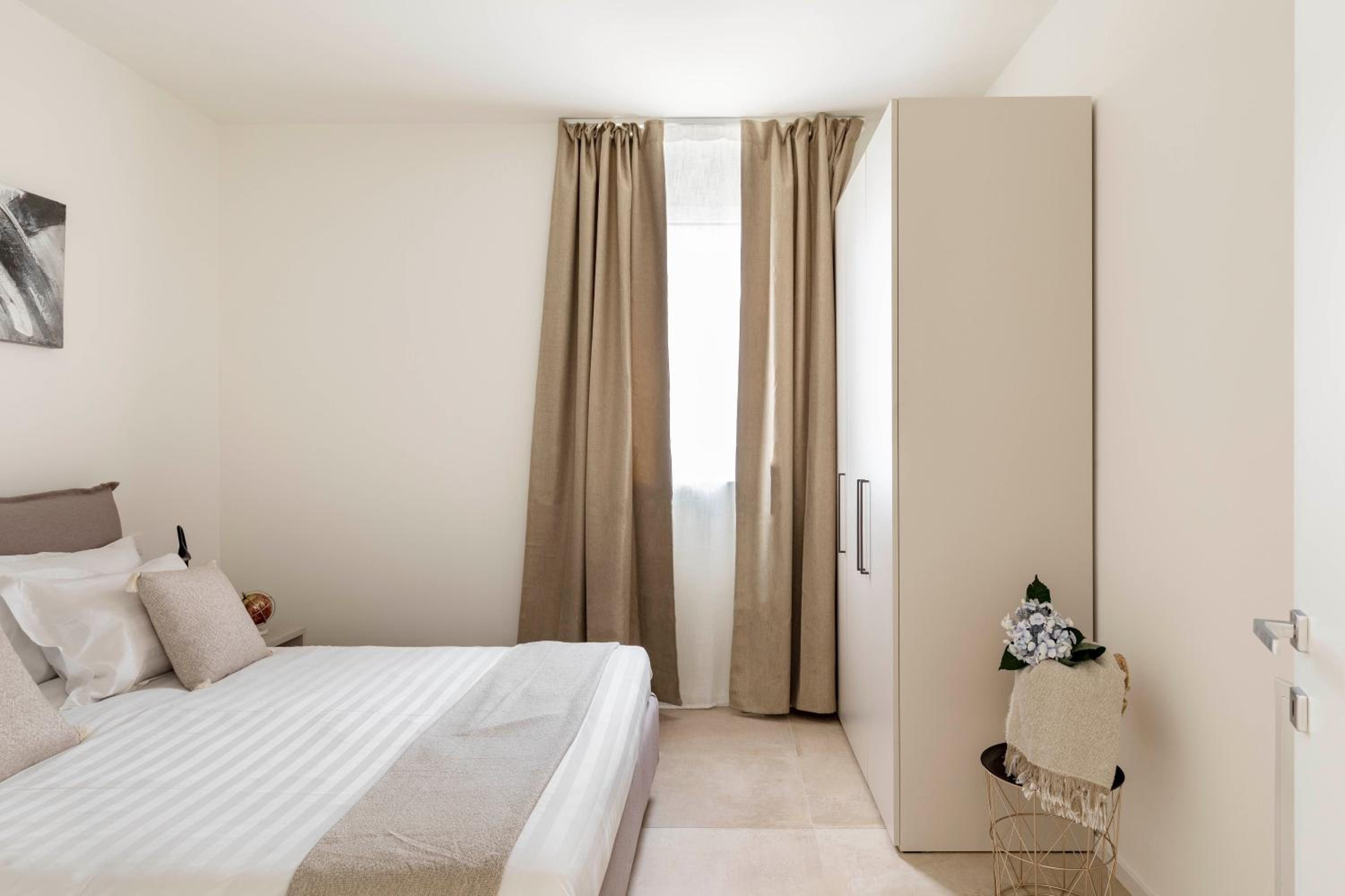 Regalia Suites - Free Parking
