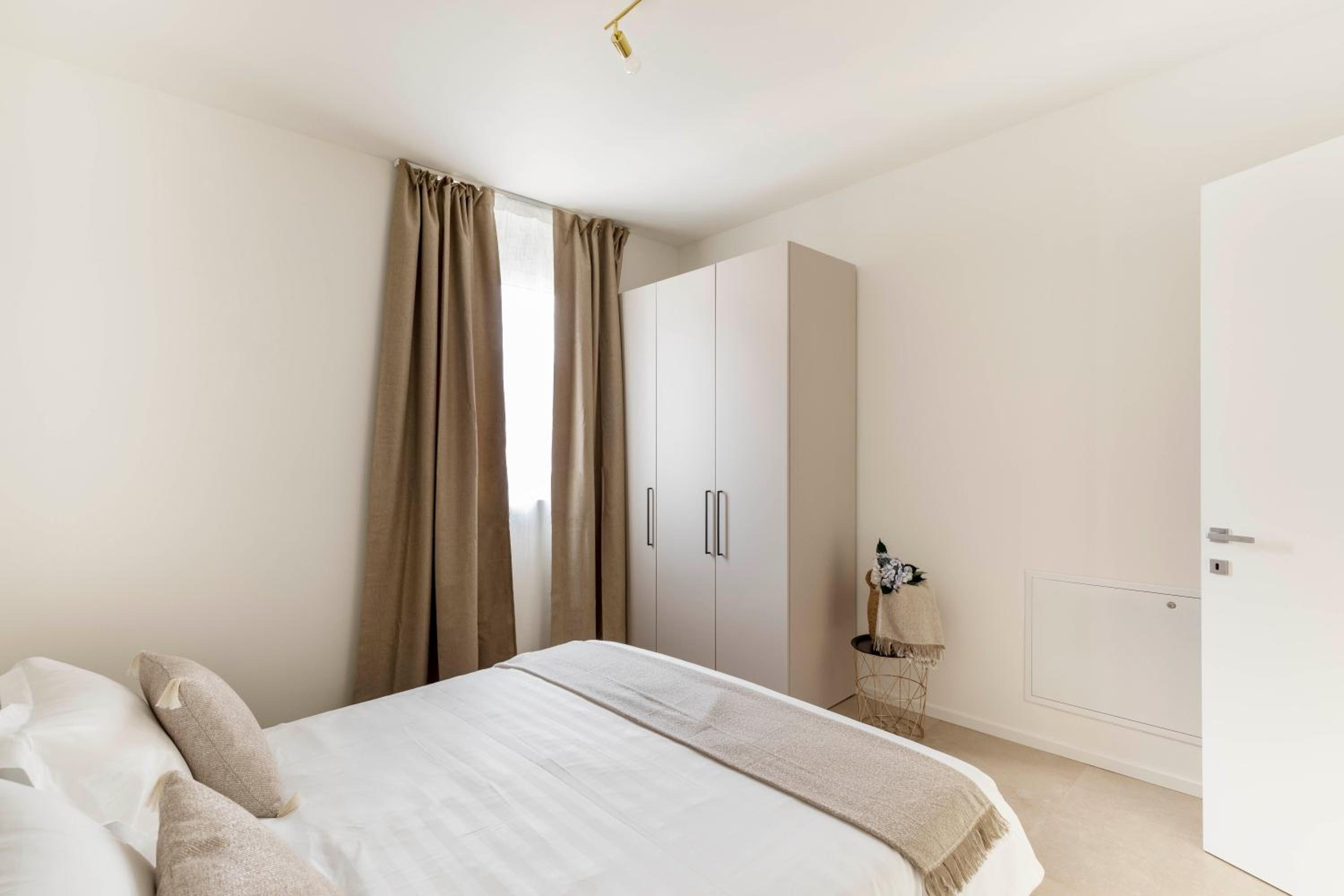 Regalia Suites - Free Parking