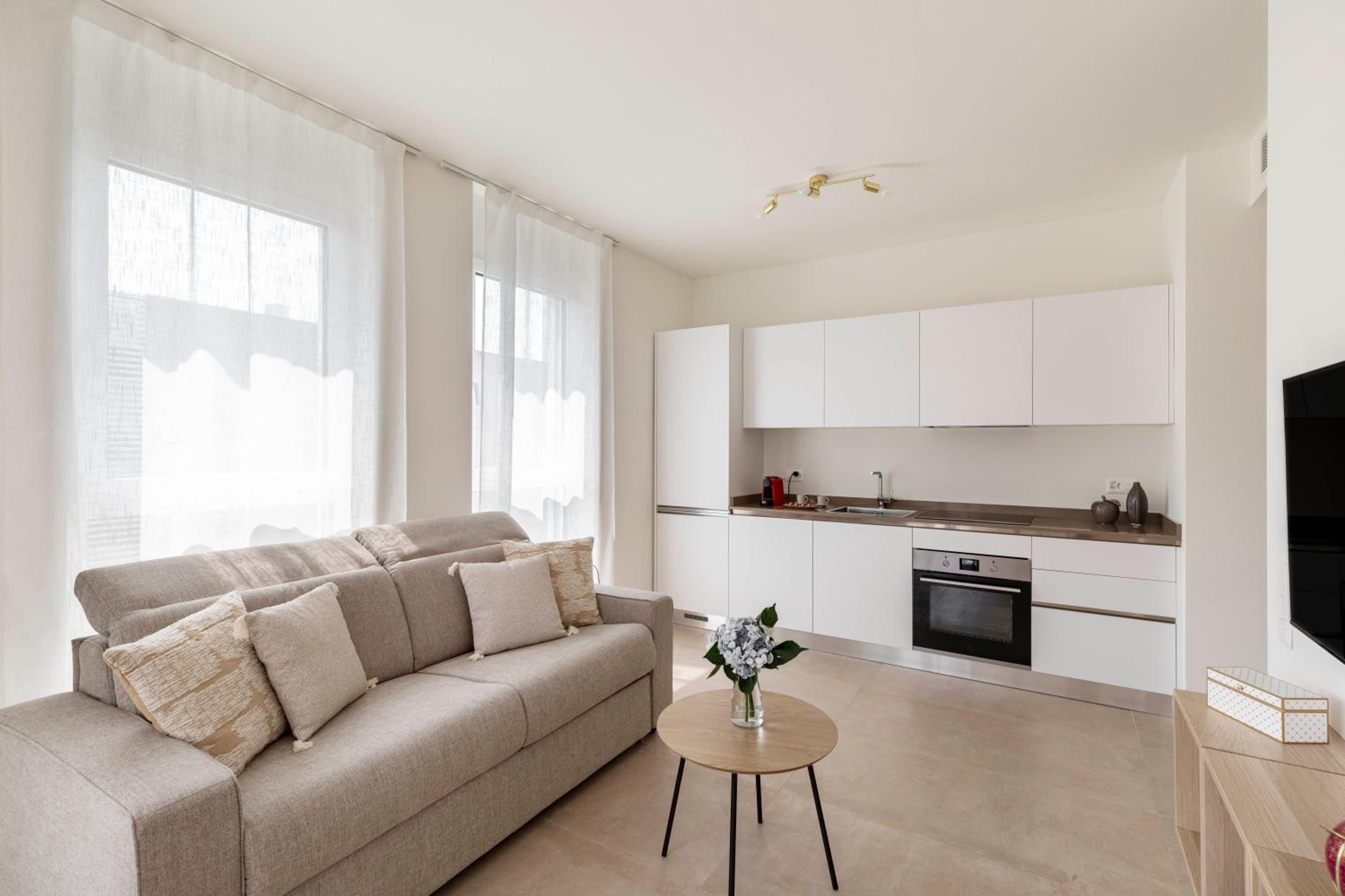 Regalia Suites - Free Parking