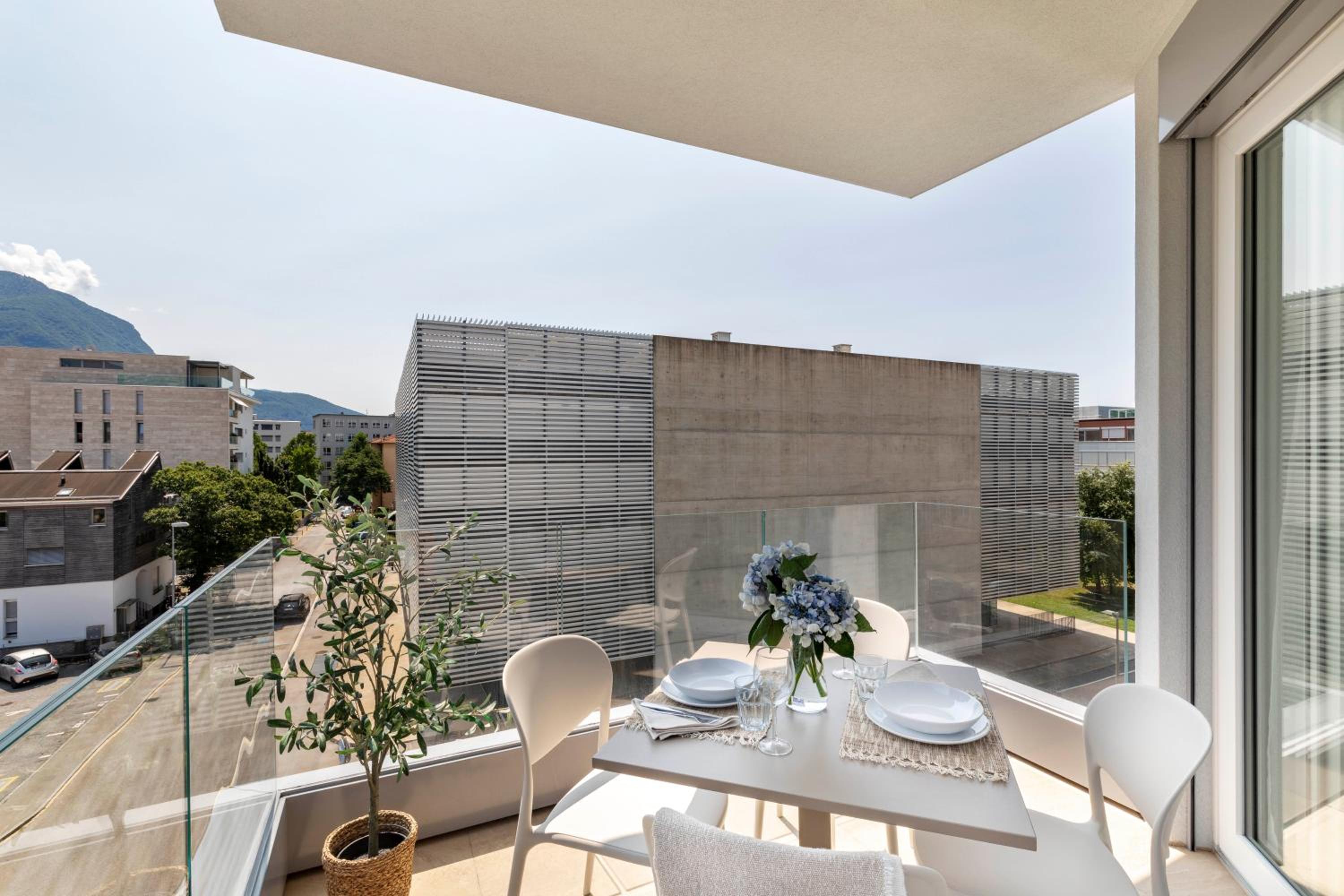 Regalia Suites - Free Parking