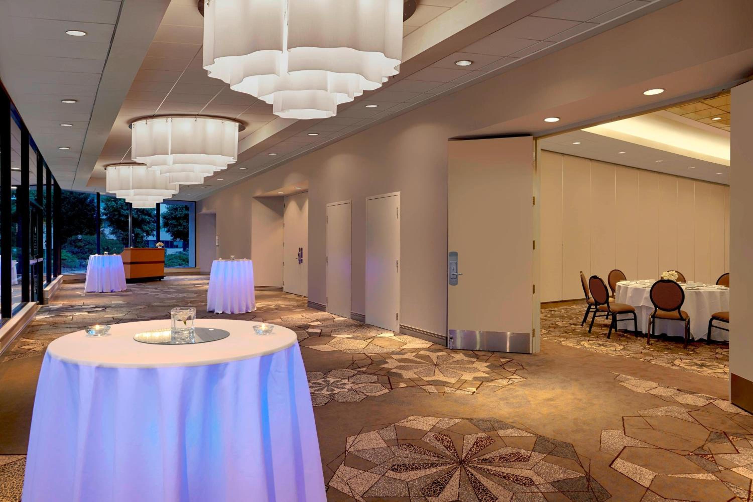 Surrey Vacations - Sheraton Vancouver Guildford Hotel - Property Image 32