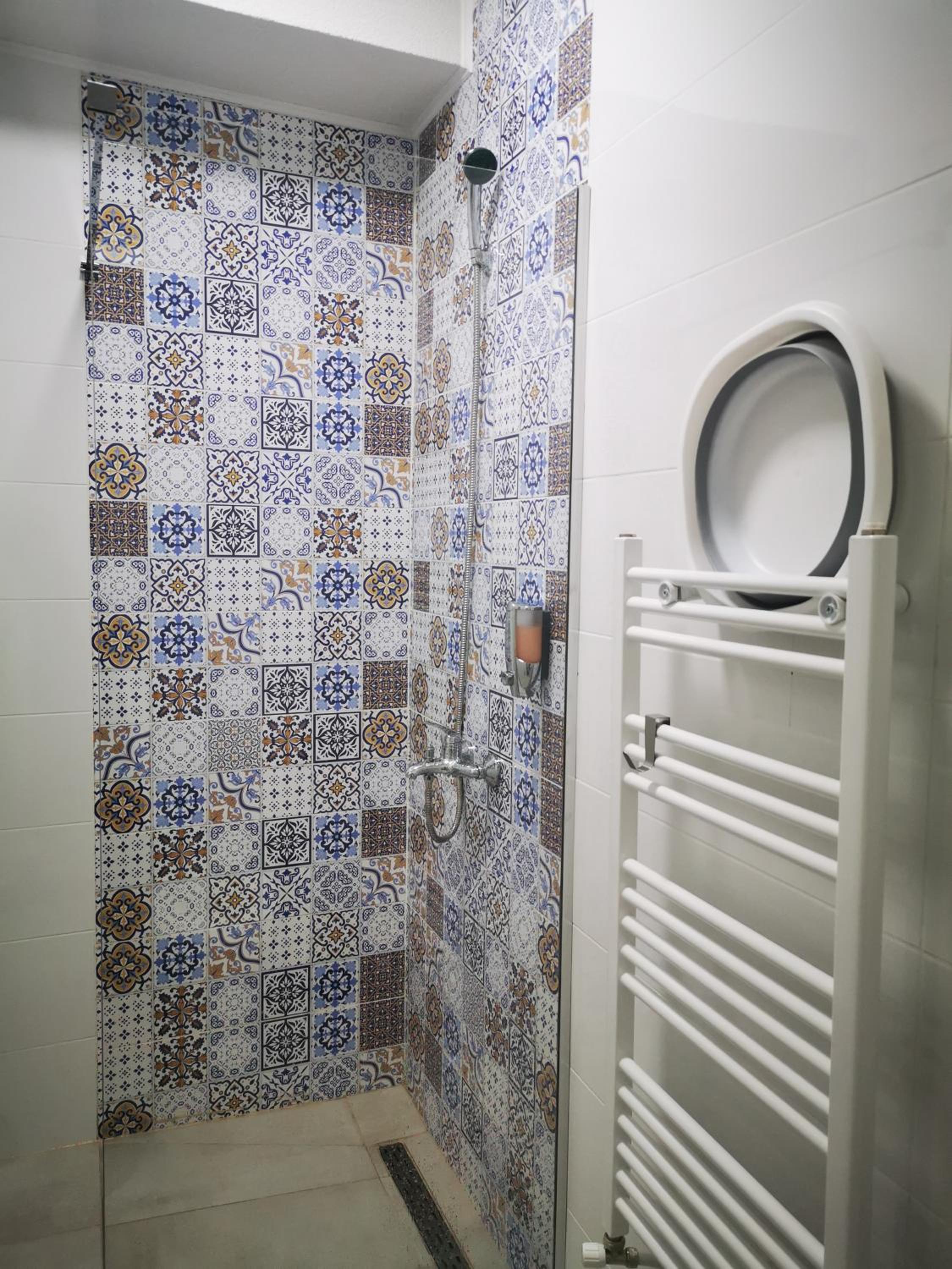 New Modern Apartment with Fast Wi-Fi & Free Private Parking view 2