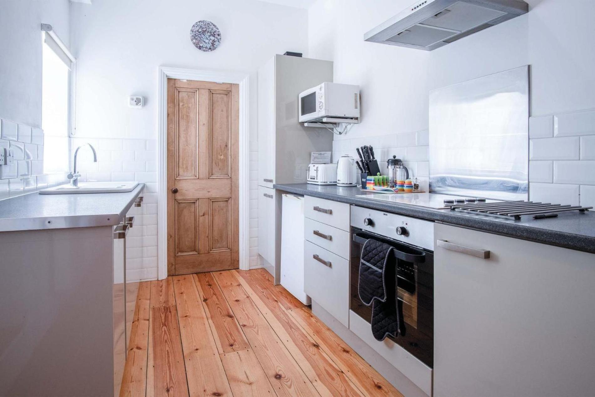 Sea Glass - 2 Bedroom Apartment - Manorbier view 3