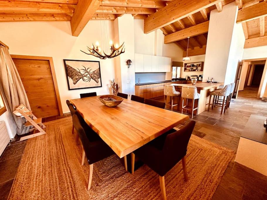 Luxury Chalet in Laax with Stunning Views