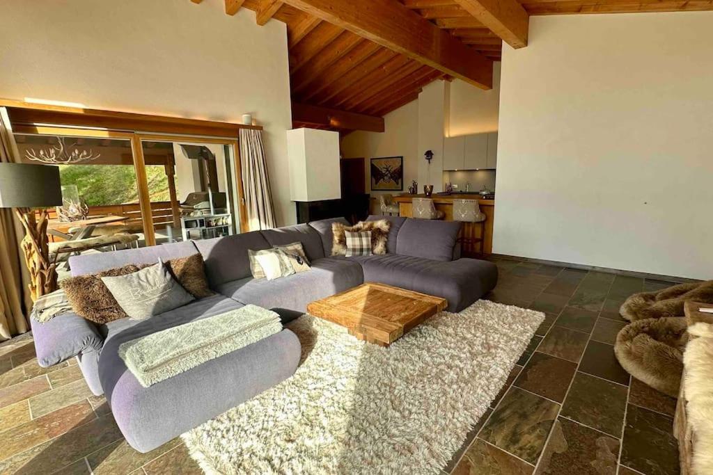 Luxury Chalet in Laax with Stunning Views