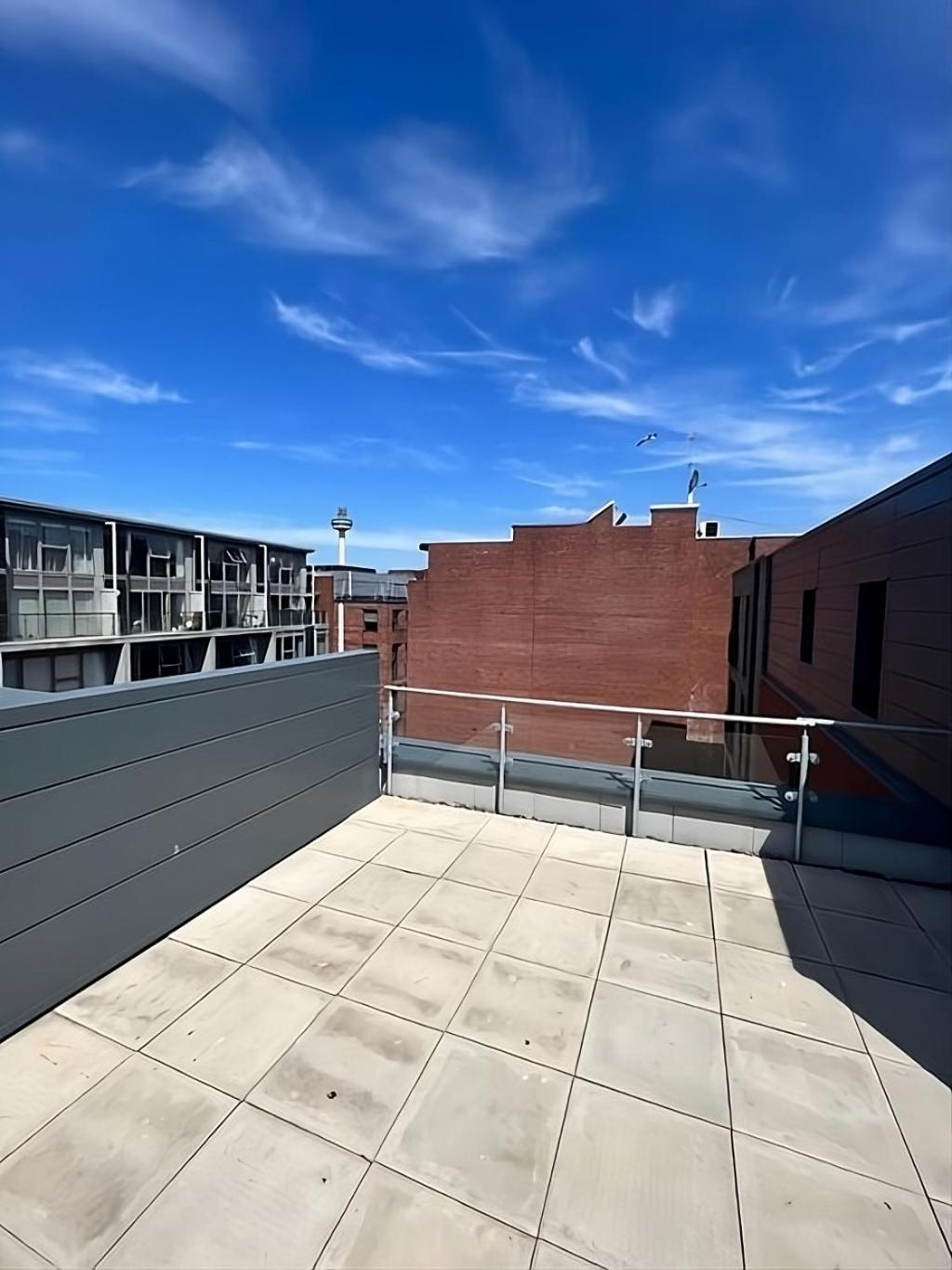 Excellent City Centre Apartment with Juliet balcony by BOLD Apartments view 5