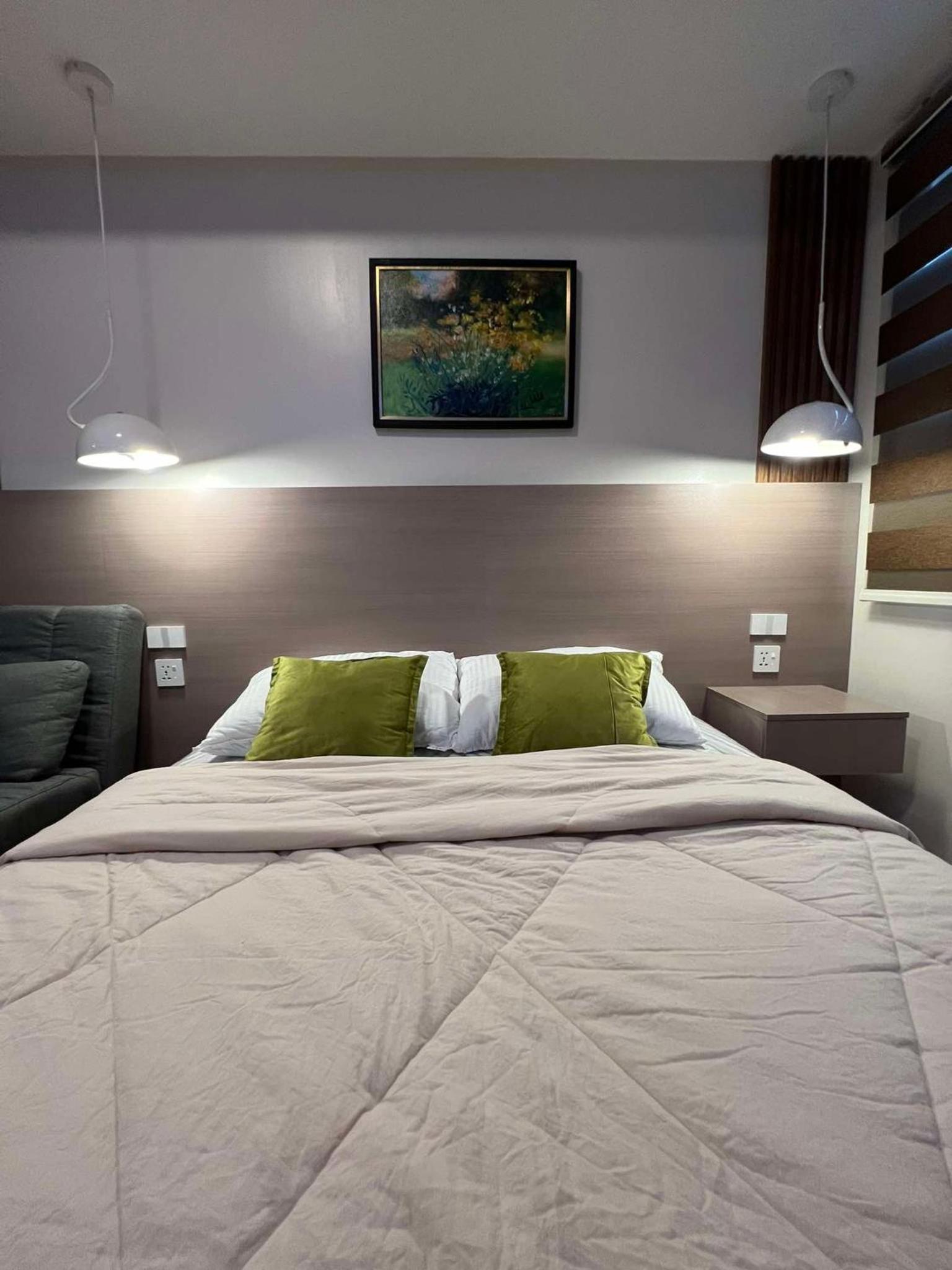 Cozy Luxe Apartment Hotel Feels, Home Comfort walk to IT Park, Netflix, Wifi, Pool view 3