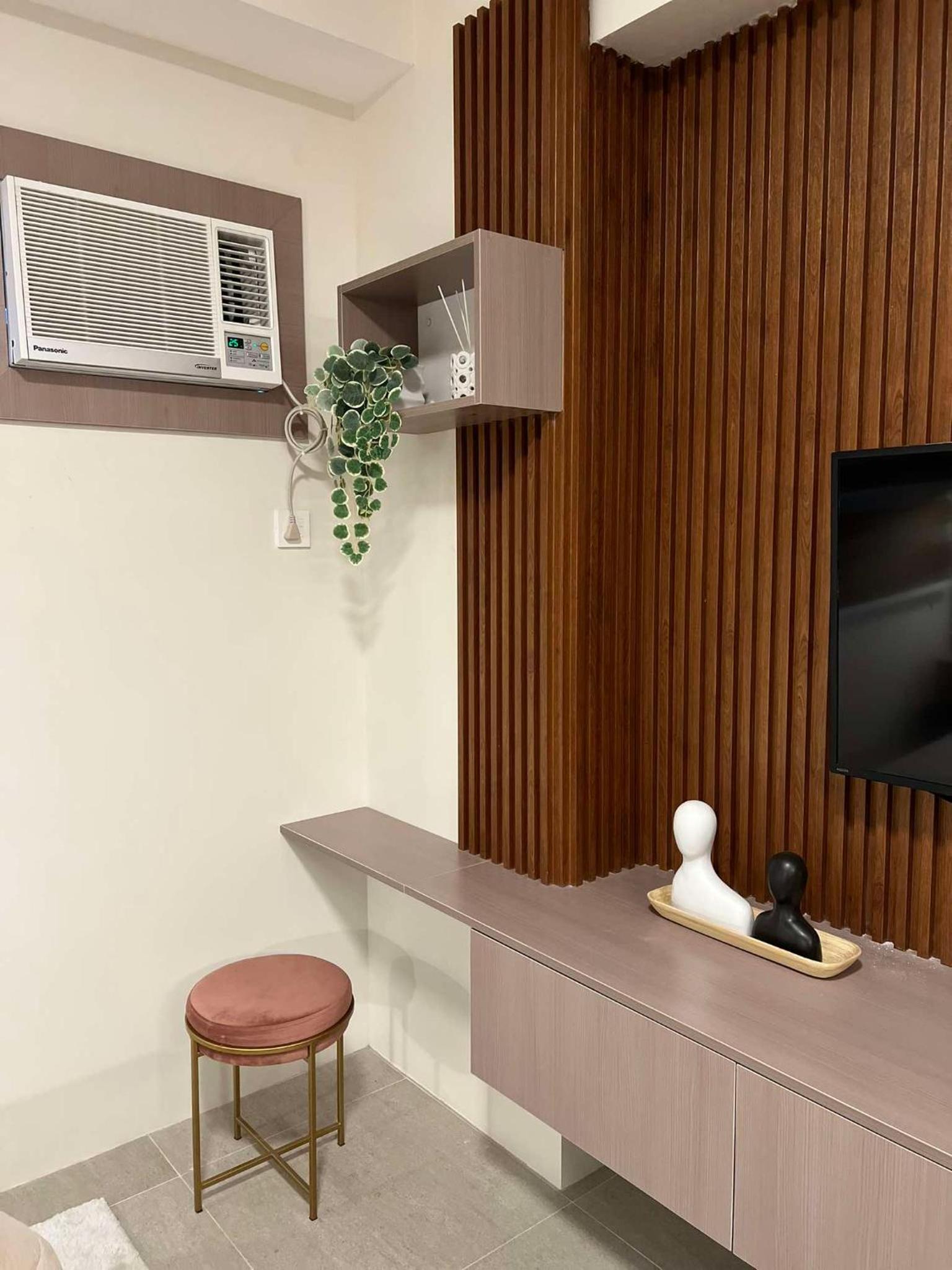 Cozy Luxe Apartment Hotel Feels, Home Comfort walk to IT Park, Netflix, Wifi, Pool view 5