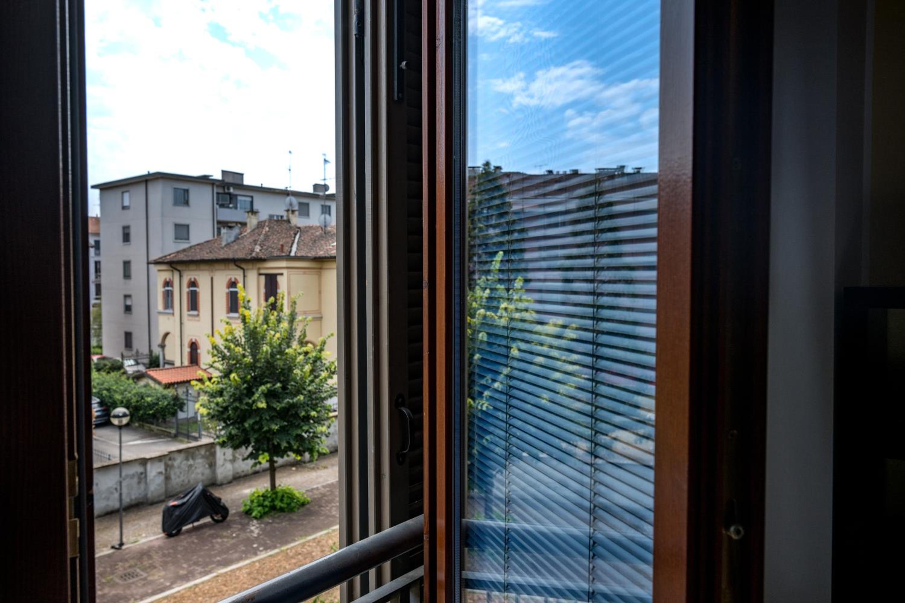 Cozy Suite Rogoredo Apartment next to the metro and train station