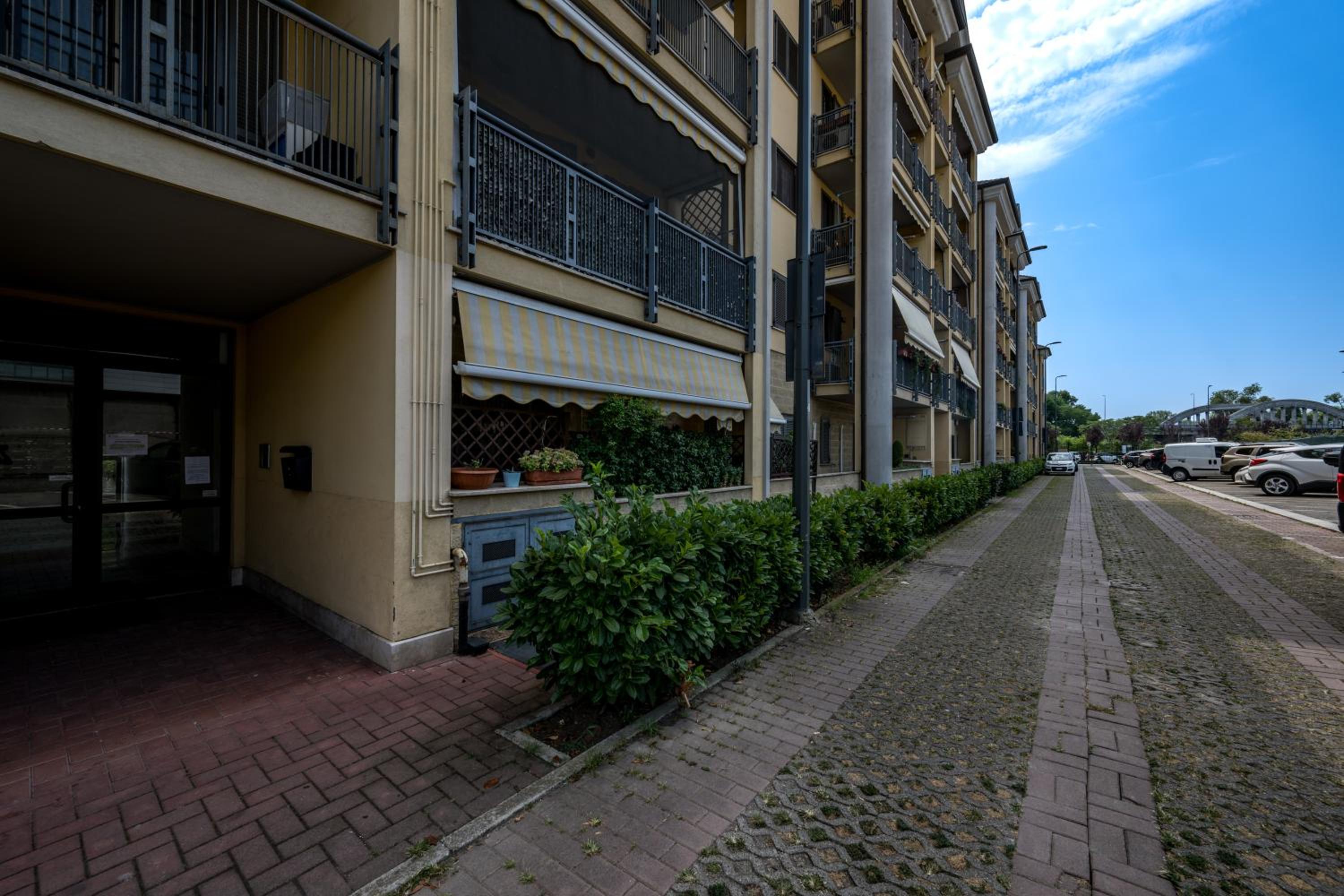 Cozy Suite Rogoredo Apartment next to the metro and train station