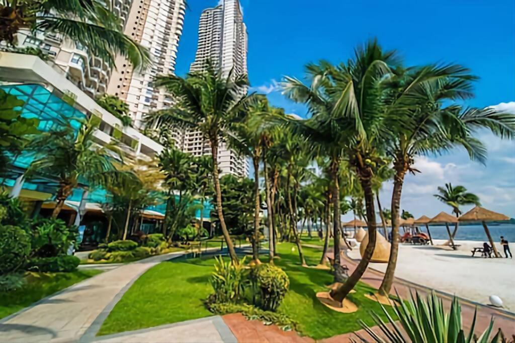 Direct mall access & beach - Large group 8 pax