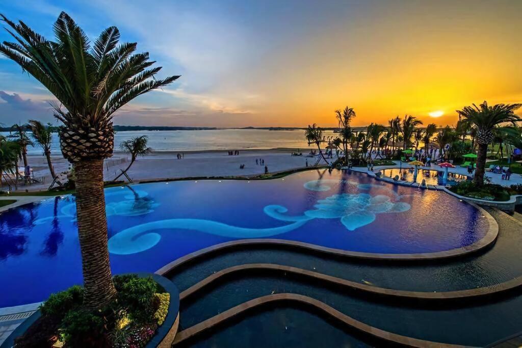 Direct mall access & beach - Large group 8 pax