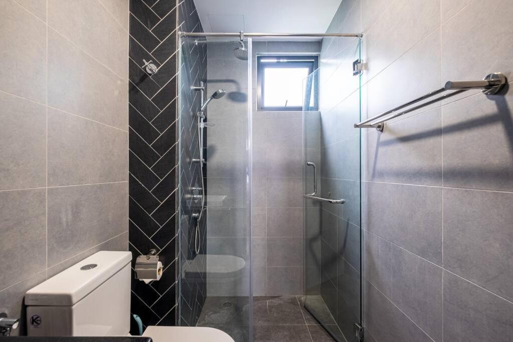 Modern Cozy Sunway Velocity Two 1min to Mrt