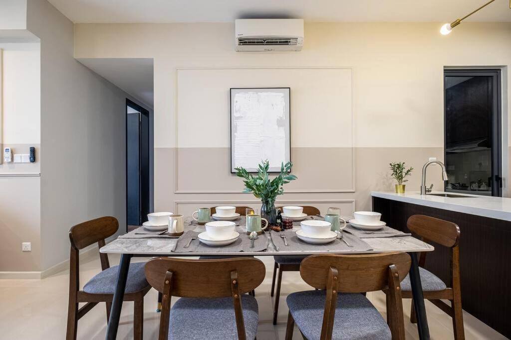 Modern Cozy Sunway Velocity Two 1min to Mrt