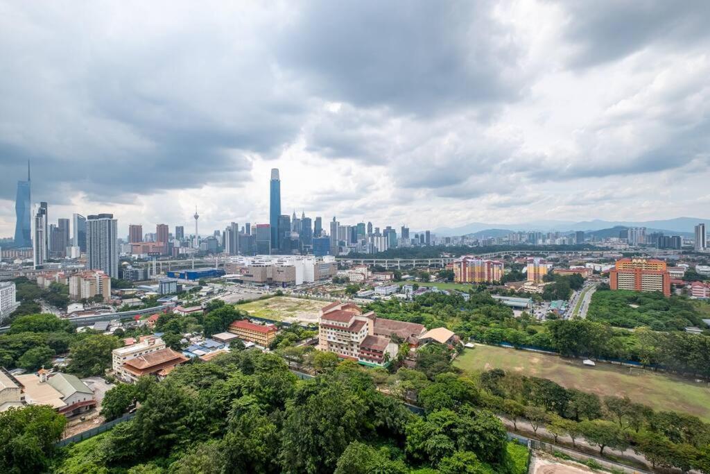 Modern Cozy Sunway Velocity Two 1min to Mrt