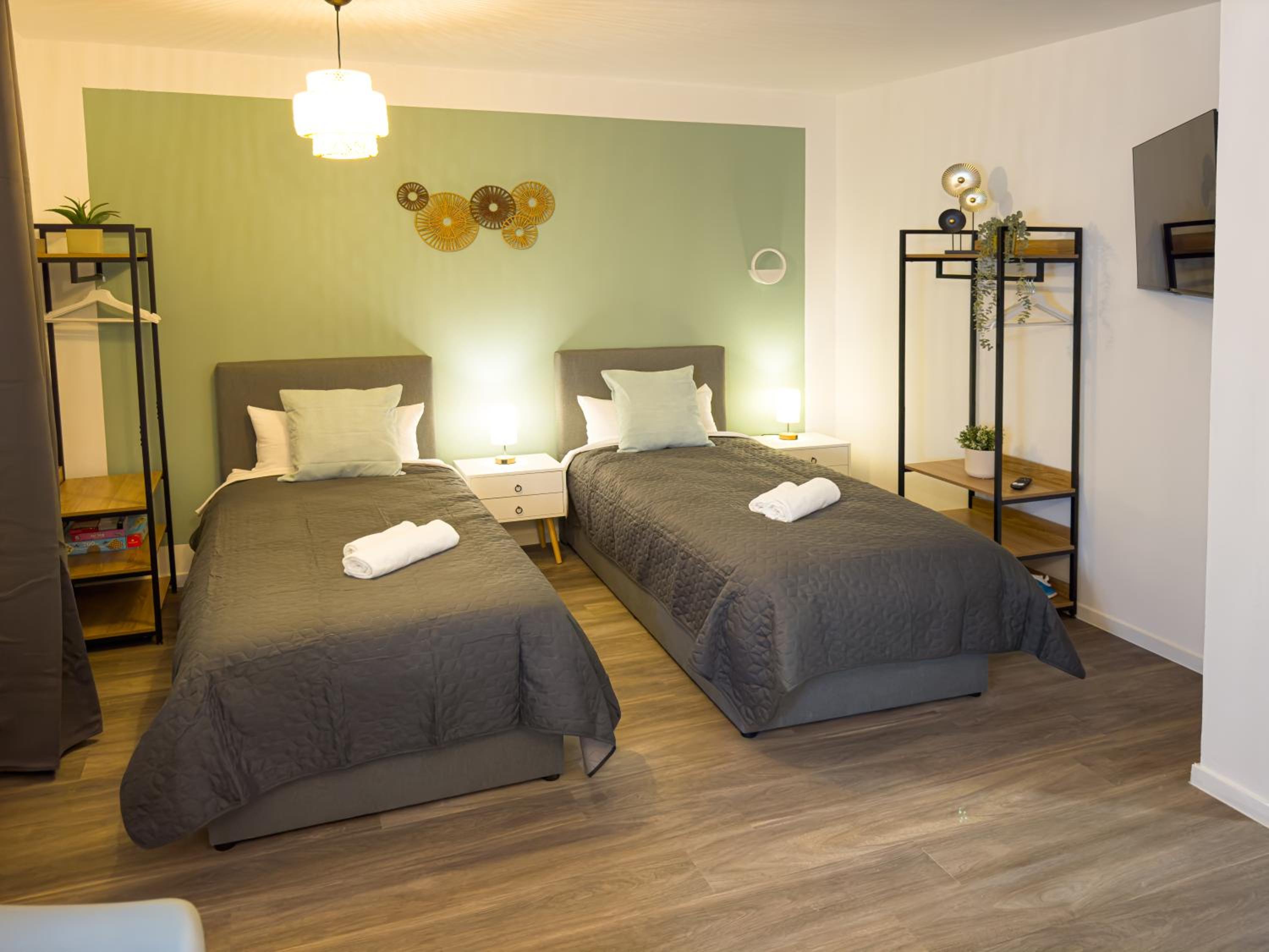 ImmoStay S#1 Zimmer - Parkplatz & WLAN, Modern, 4K-TV, Nähe Mercedes Benz