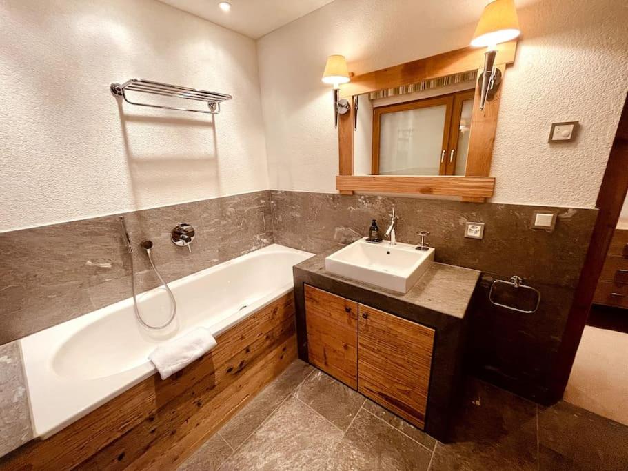 Luxury Flims Apt walking distance to Caumasee