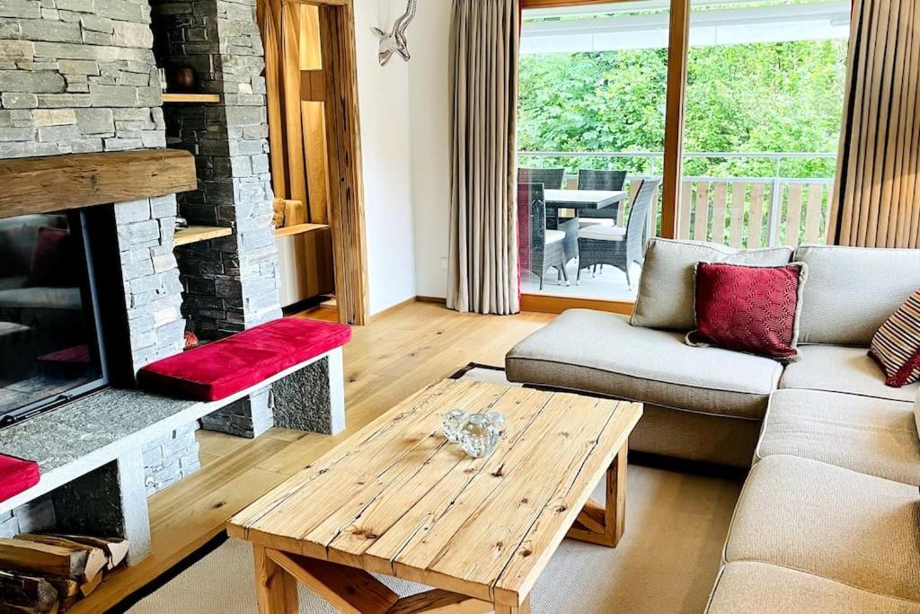 Luxury Flims Apt walking distance to Caumasee
