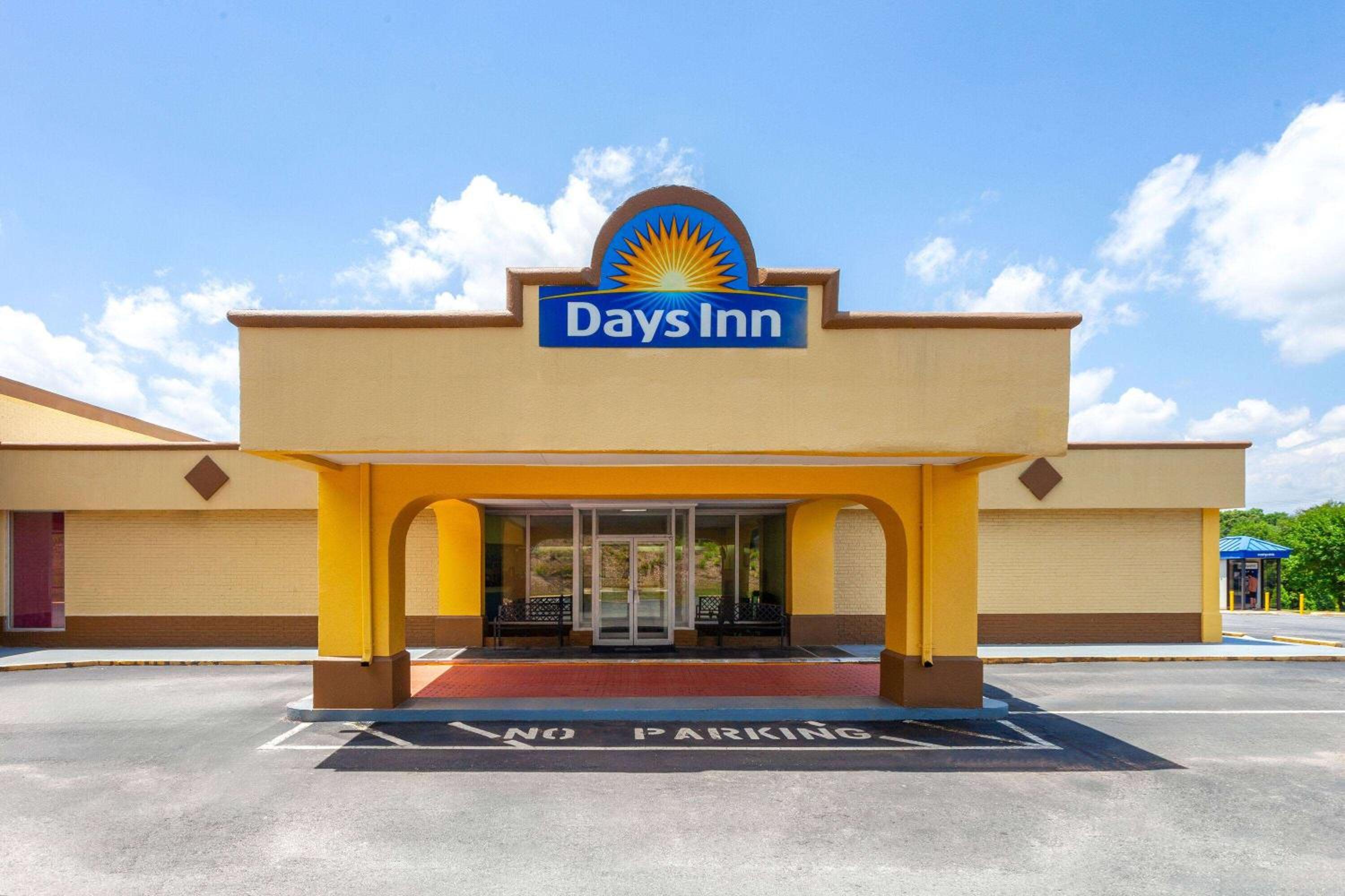 Days Inn by Wyndham Shelby view 4