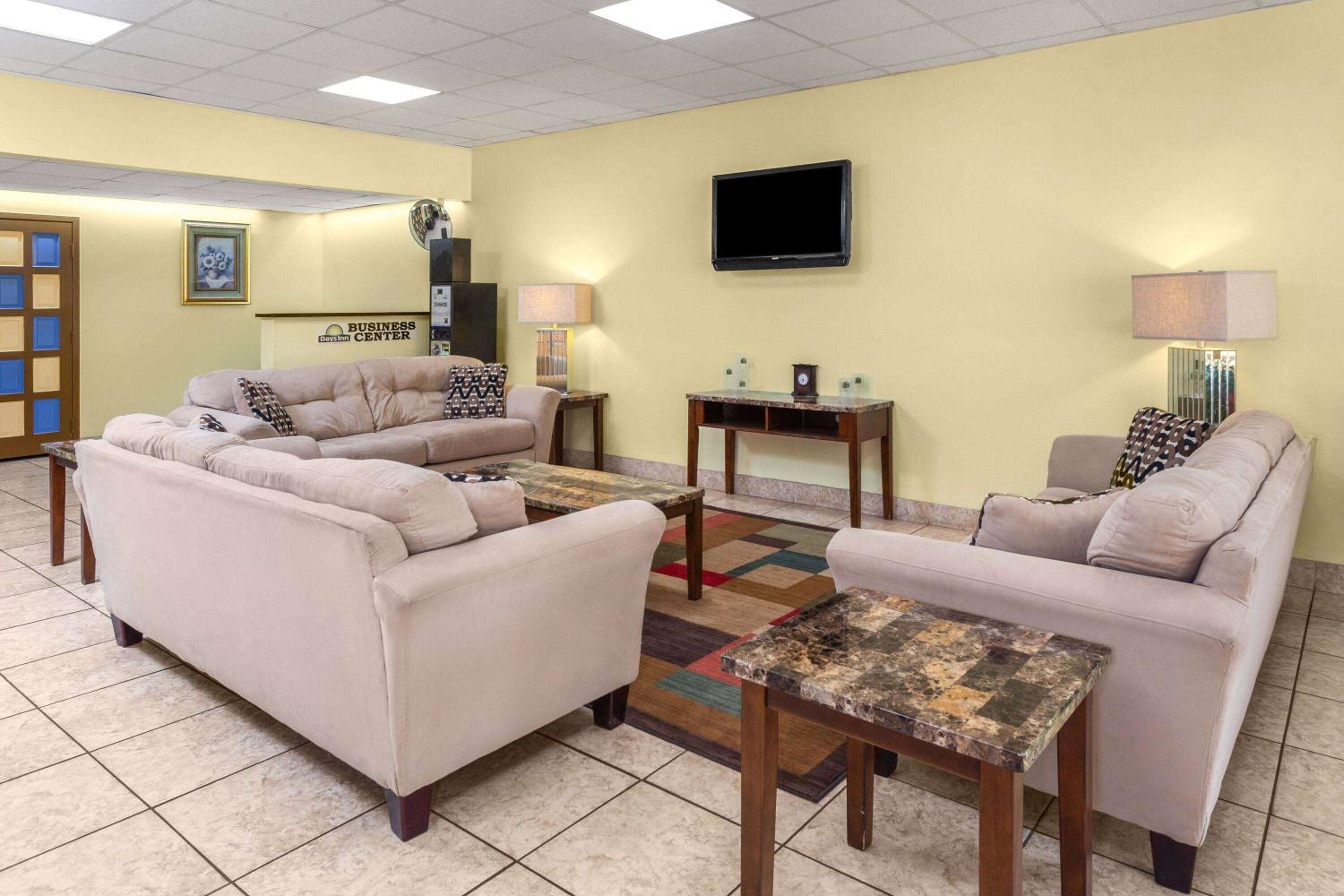 Gaffney Vacations - Days Inn by Wyndham Shelby - Property Image 4