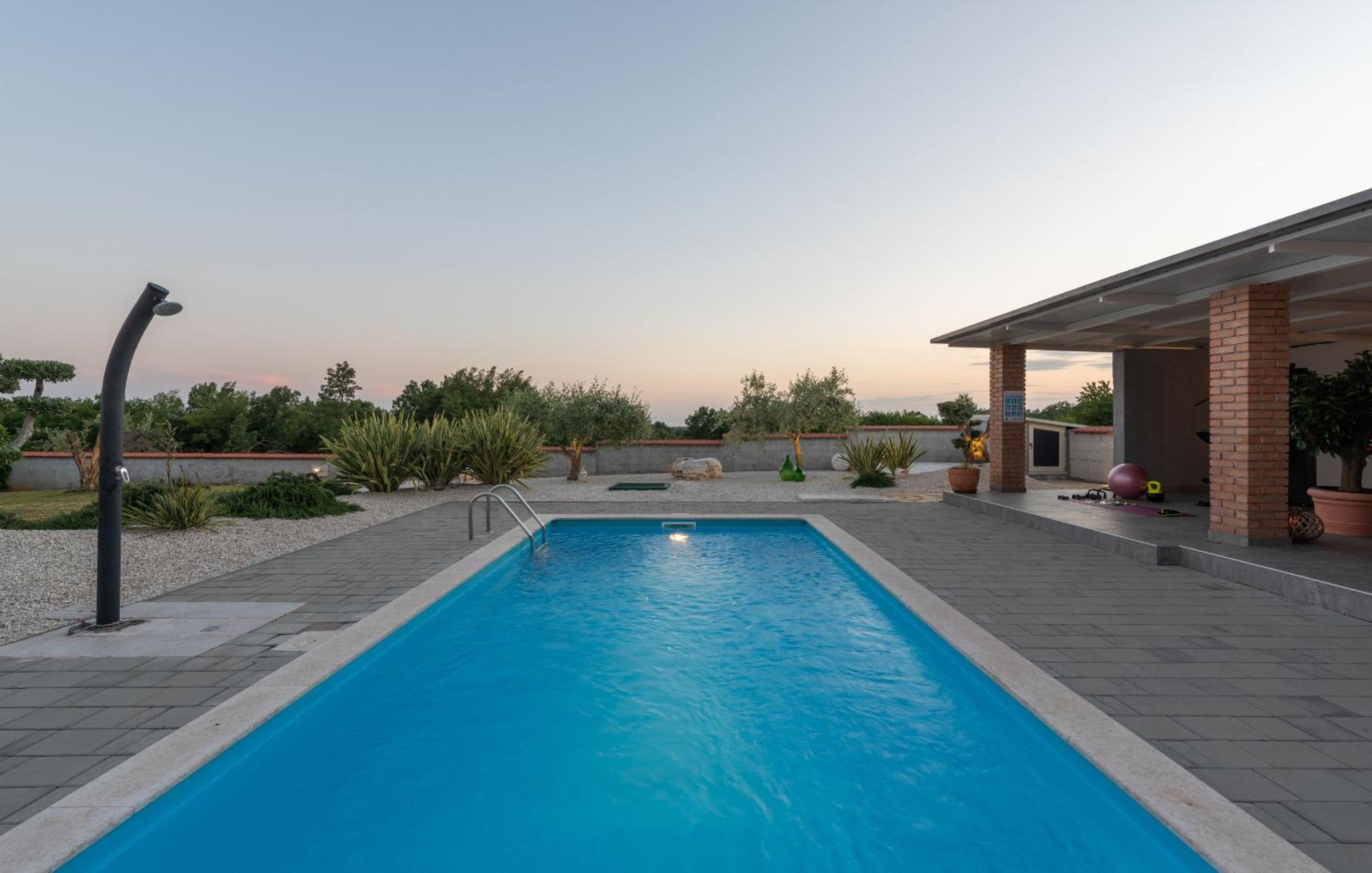 Beautiful Villa Sveta Anna with jacuzzi in Tinjan view 2