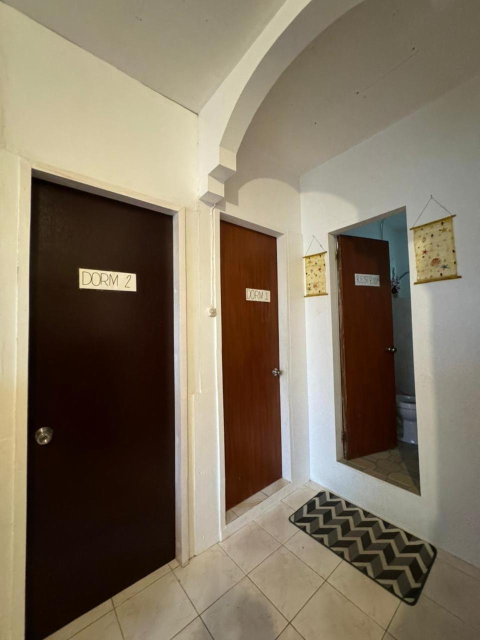 Island Vibes Hostel