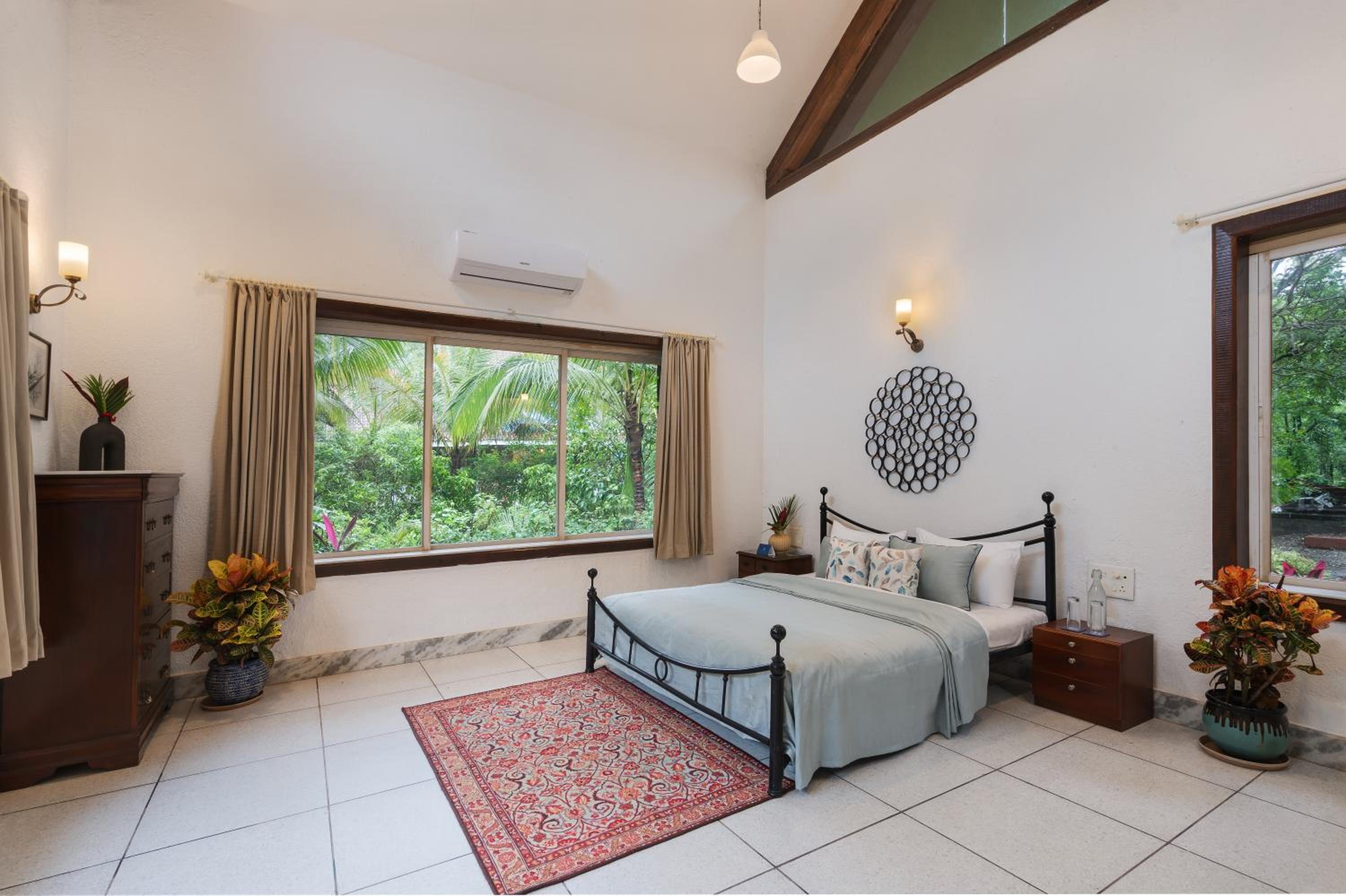 SaffronStays Castle Rock view 4