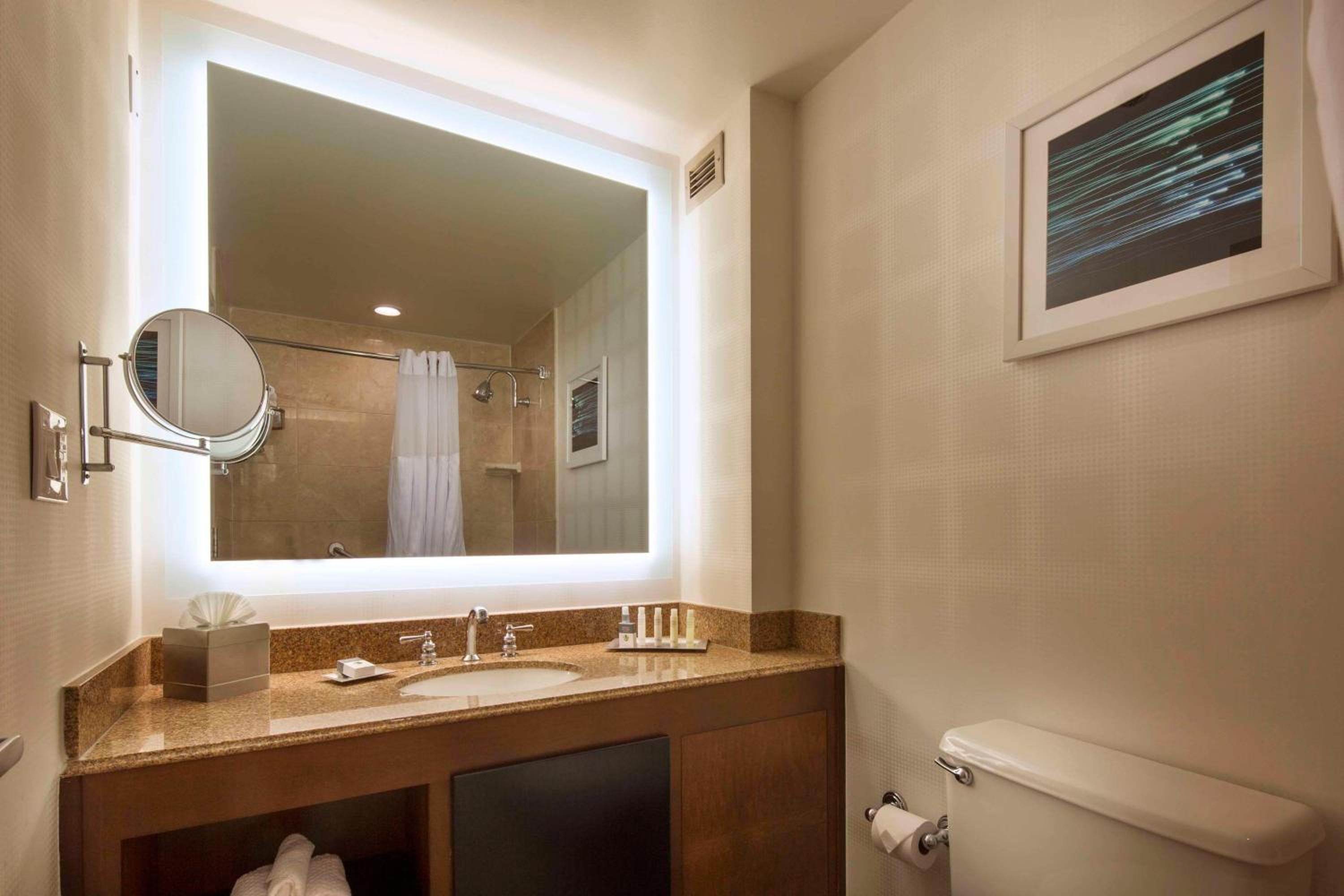 Newark Vacations - DoubleTree by Hilton Newark-Fremont - Property Image 41