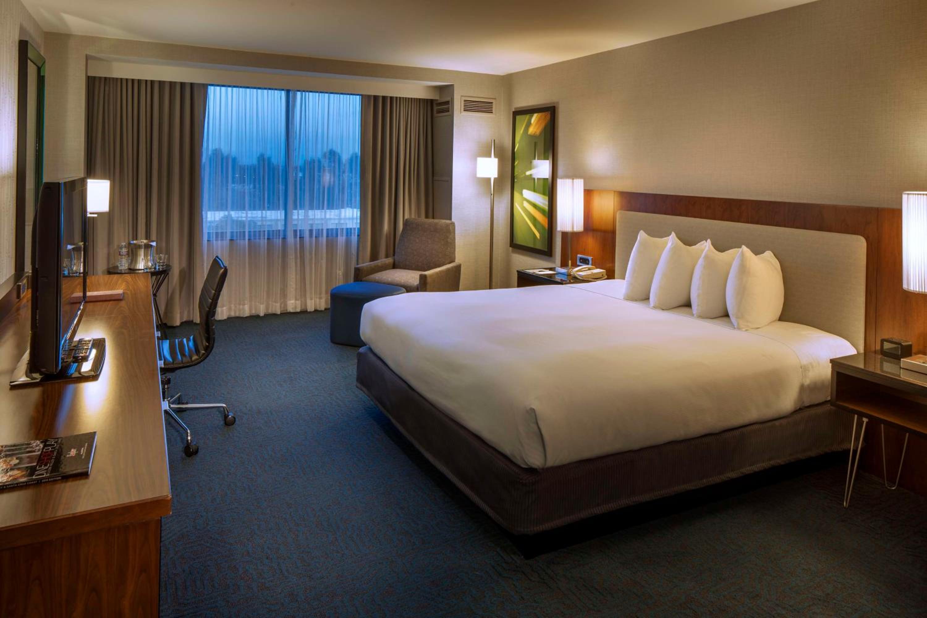 Newark Vacations - DoubleTree by Hilton Newark-Fremont - Property Image 8