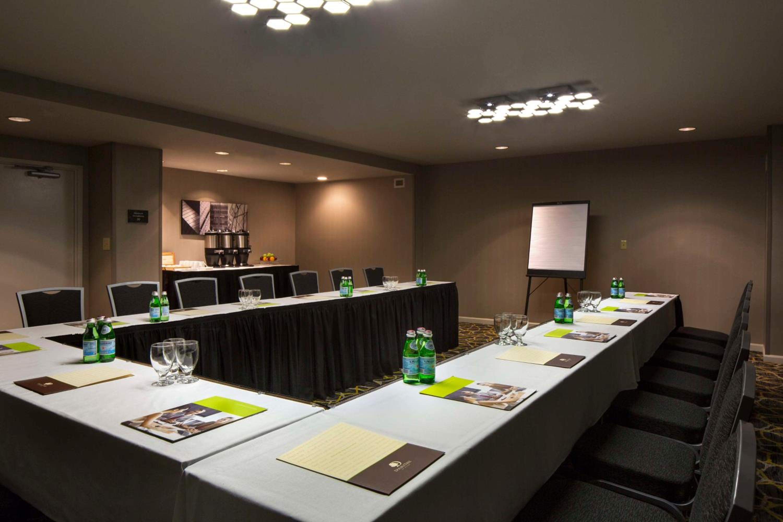 Newark Vacations - DoubleTree by Hilton Newark-Fremont - Property Image 15