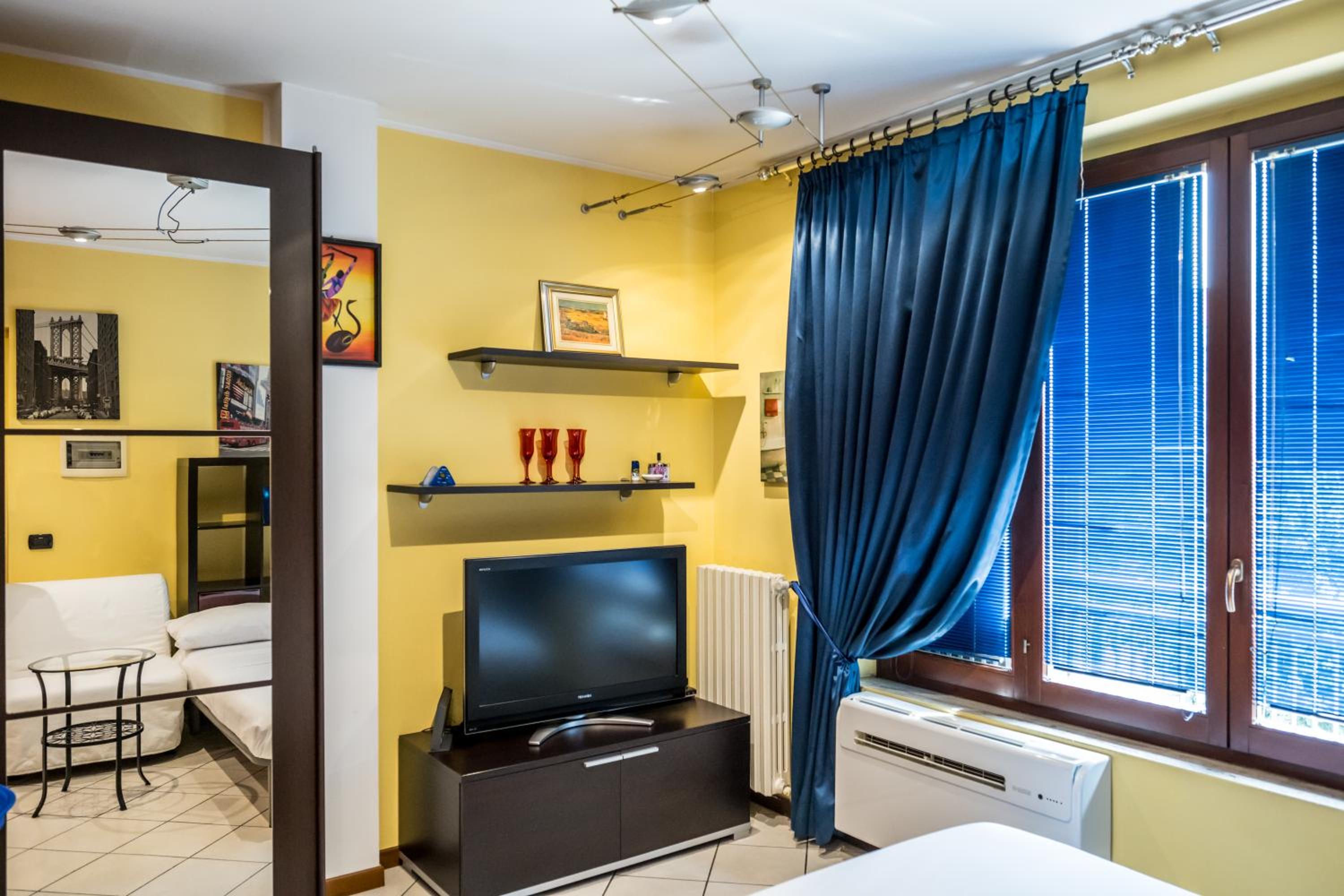Cozy Suite Rogoredo Apartment next to the metro and train station