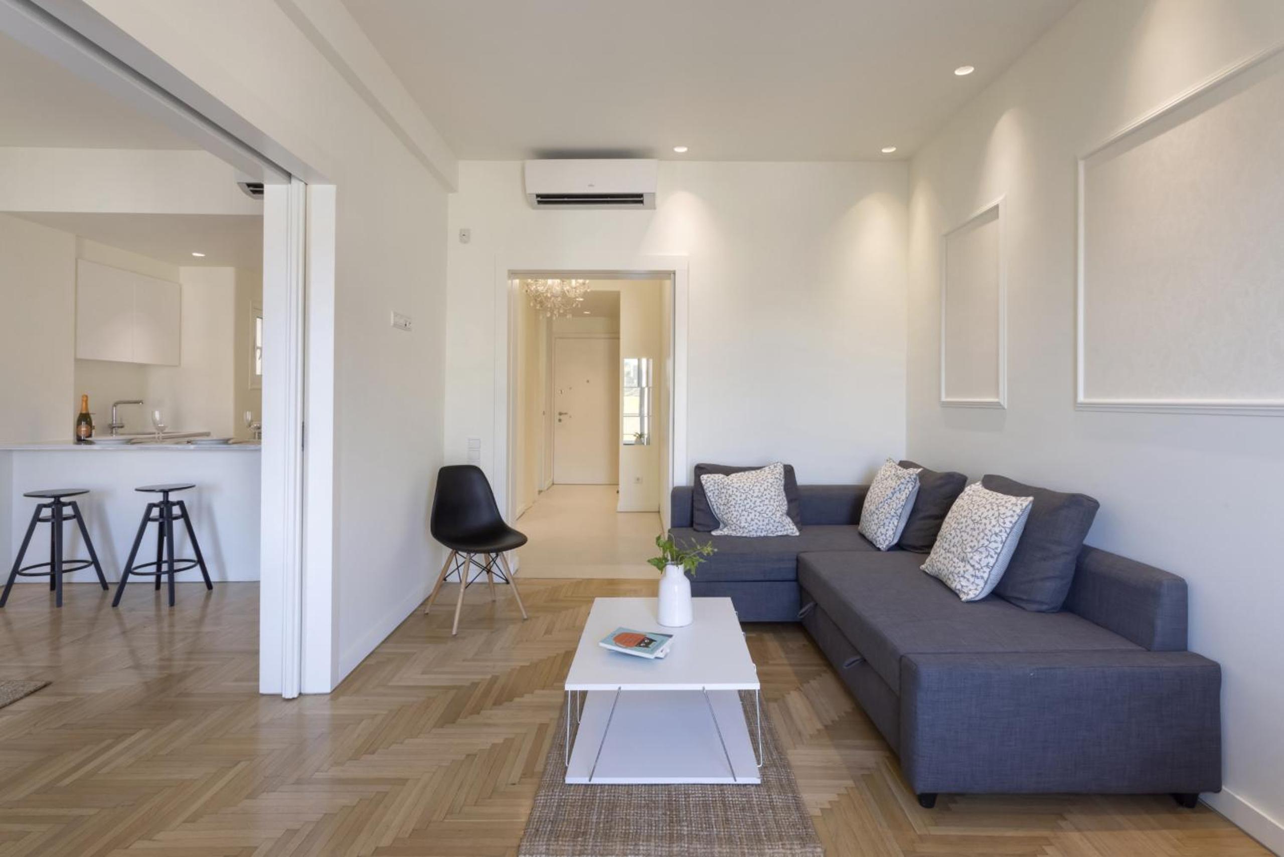 Charming 7th-Floor Apartment with Acropolis view