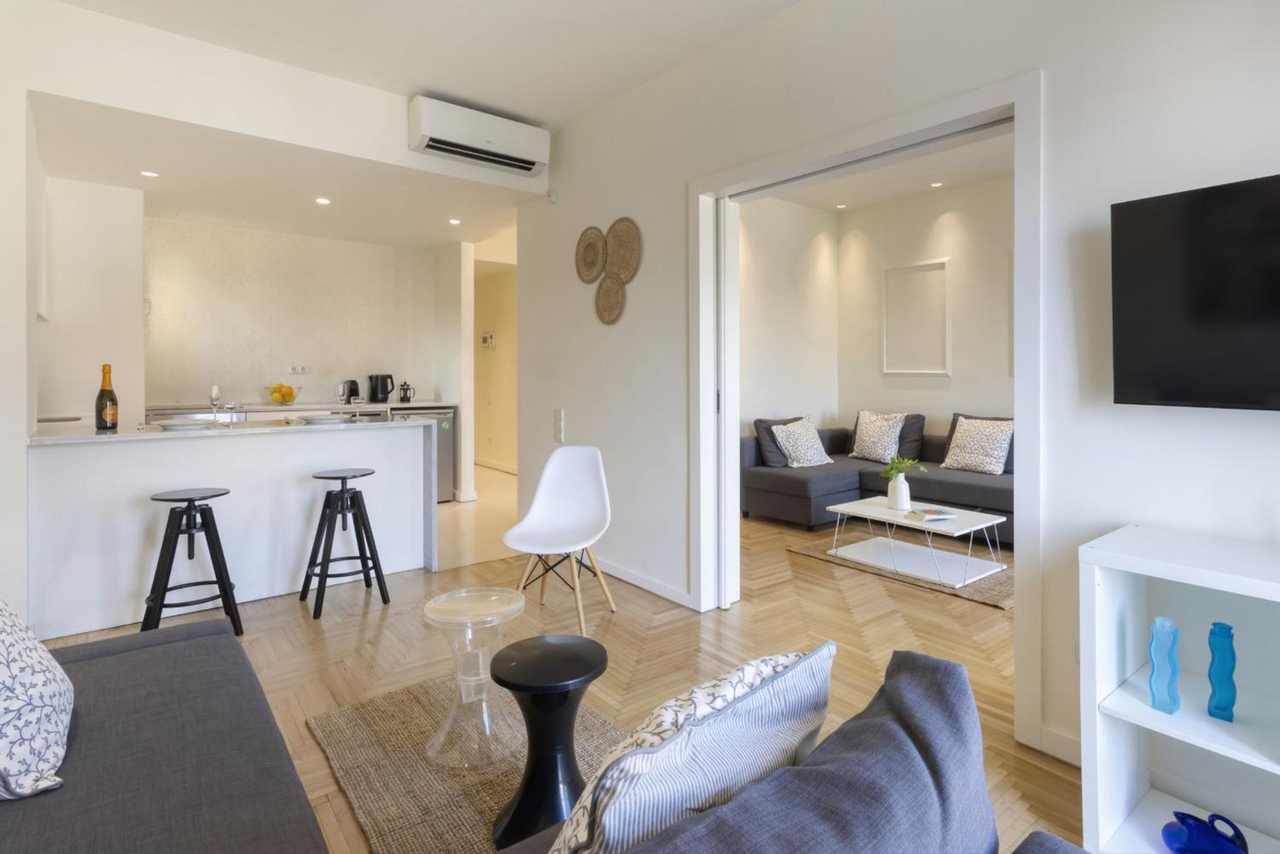 Charming 7th-Floor Apartment with Acropolis view