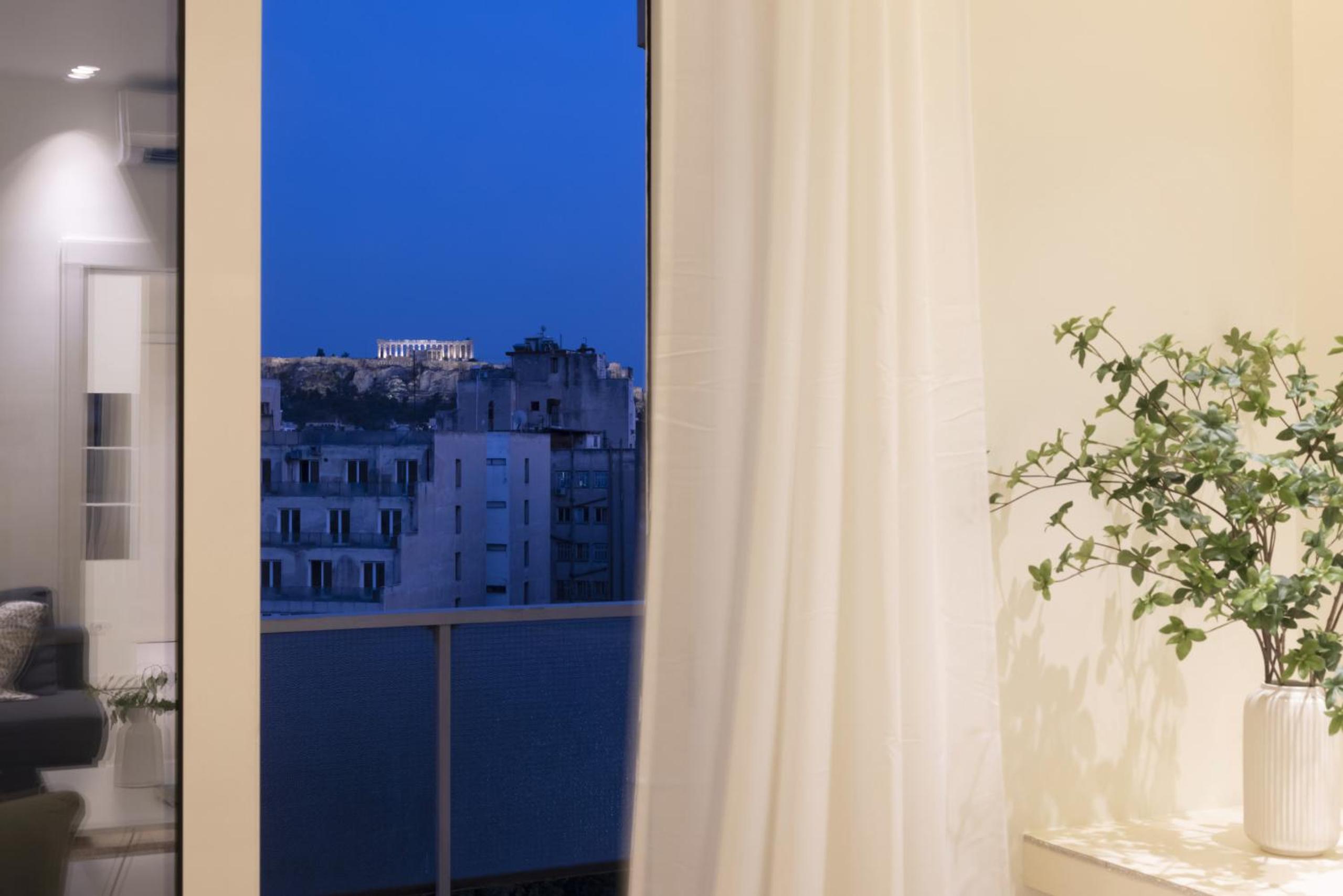 Charming 7th-Floor Apartment with Acropolis view