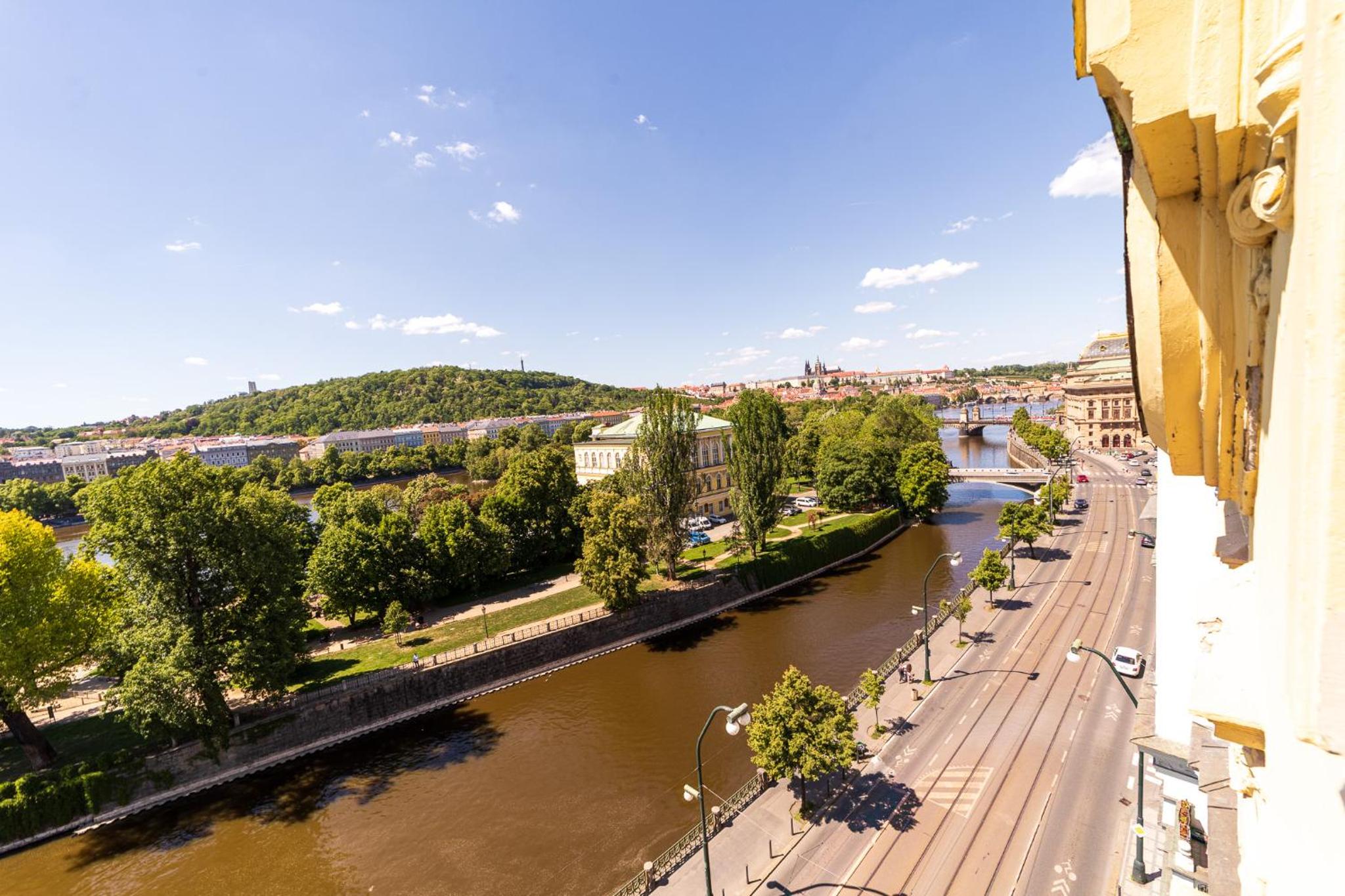 Classy Riverside Apartment in the Old Town of Prague