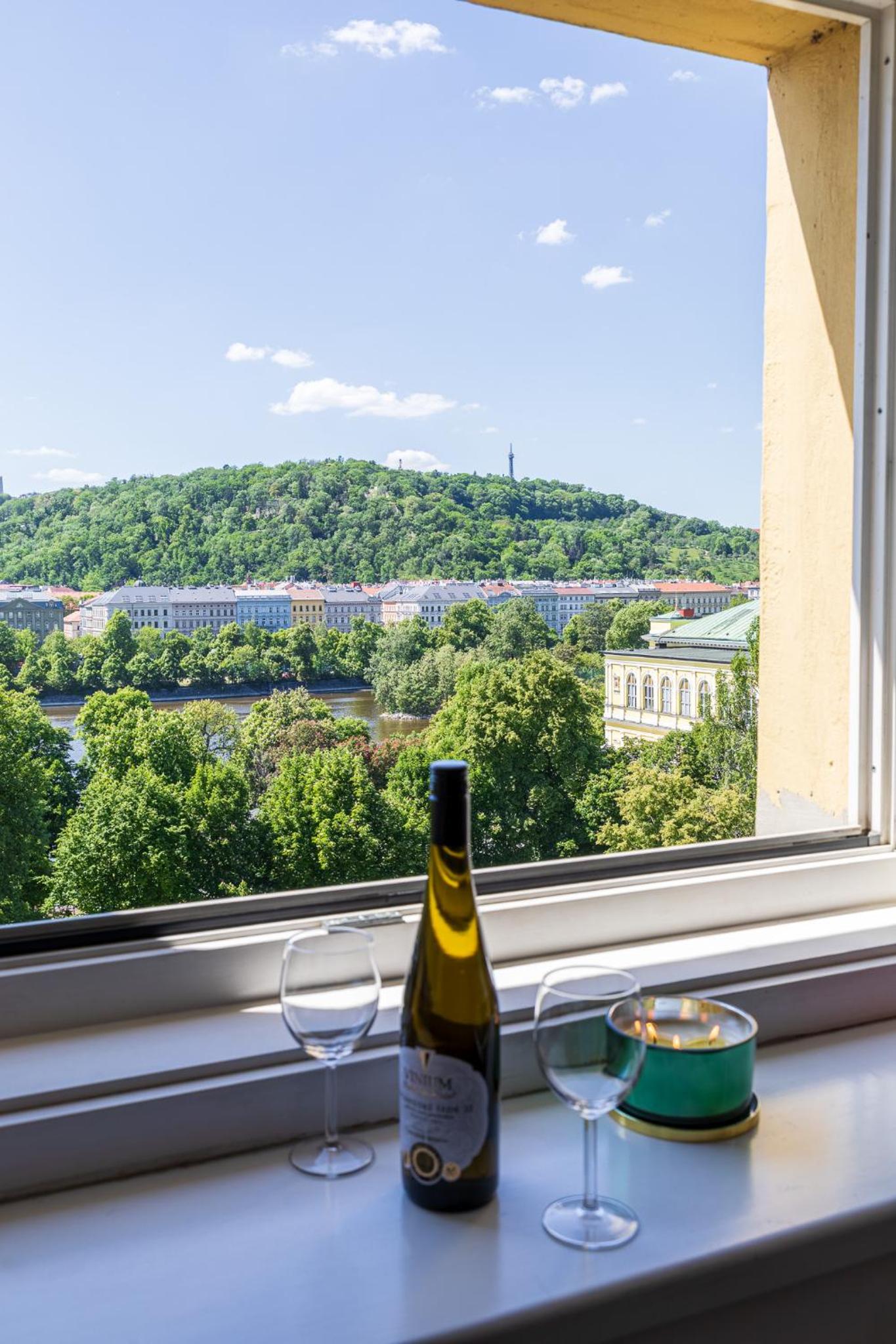 Classy Riverside Apartment in the Old Town of Prague