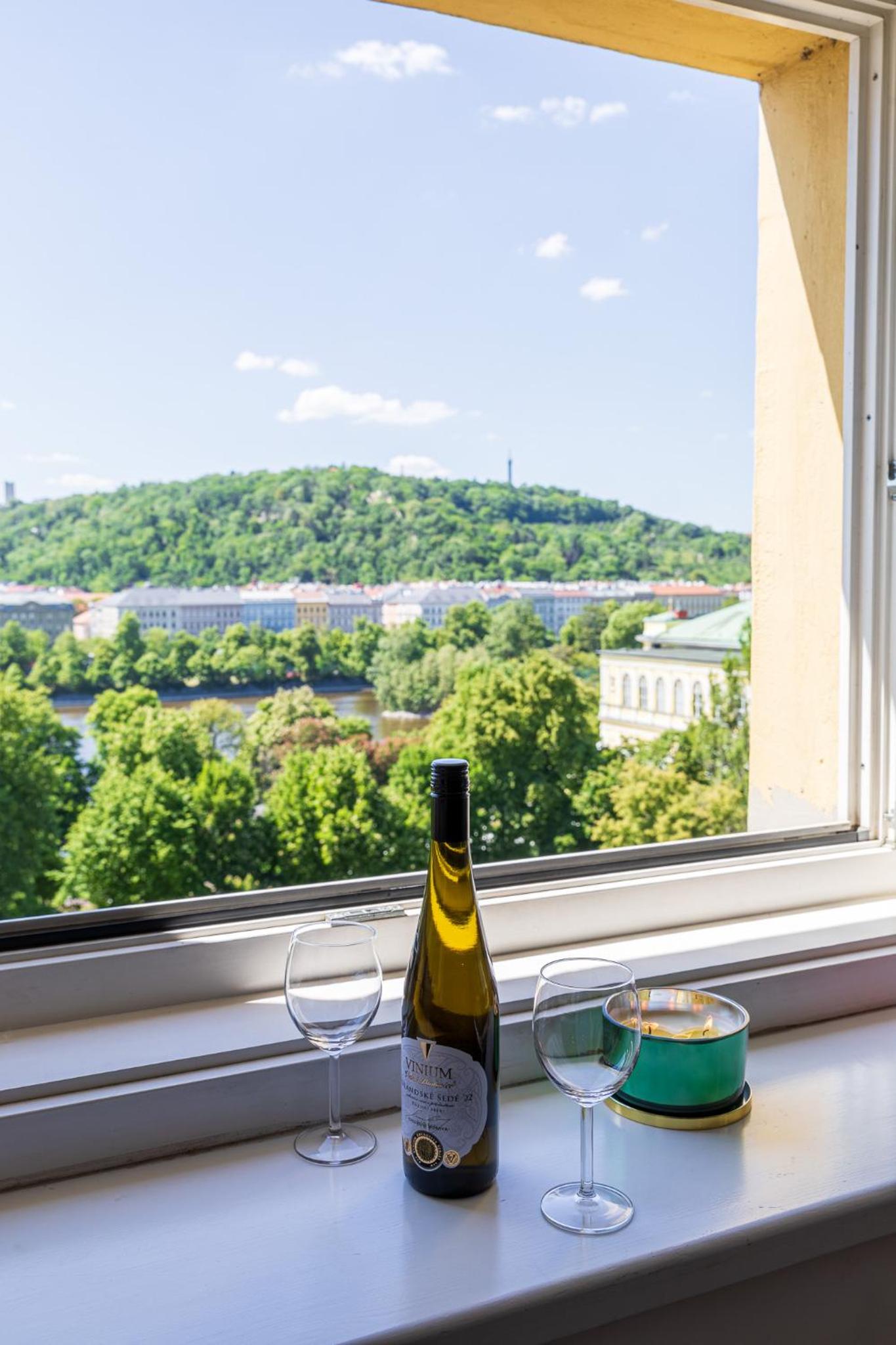 Classy Riverside Apartment in the Old Town of Prague
