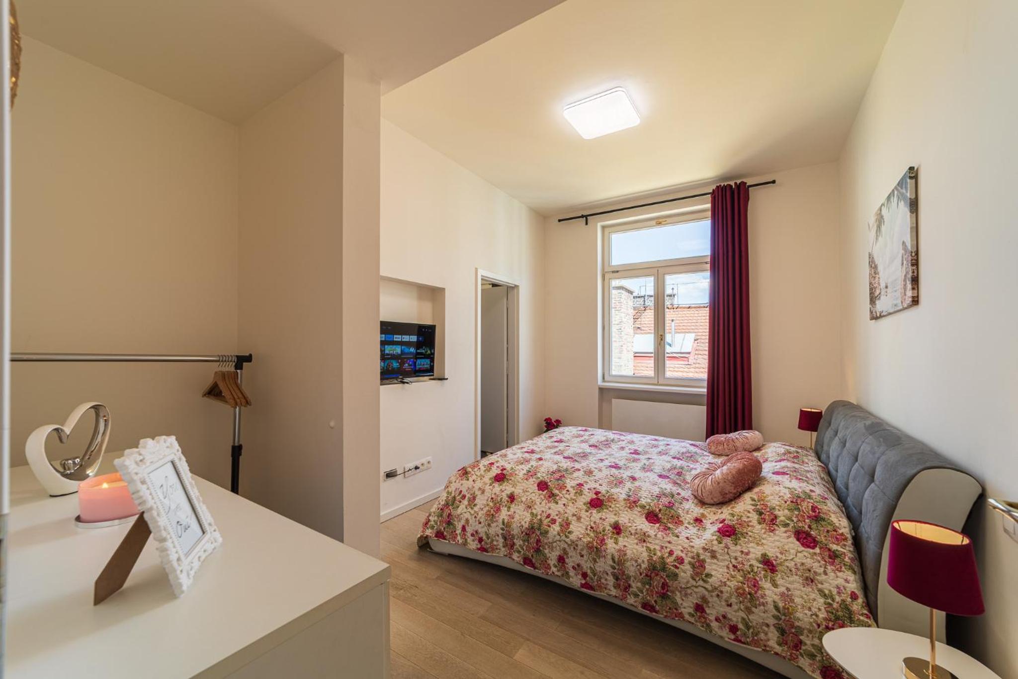 Classy Riverside Apartment in the Old Town of Prague