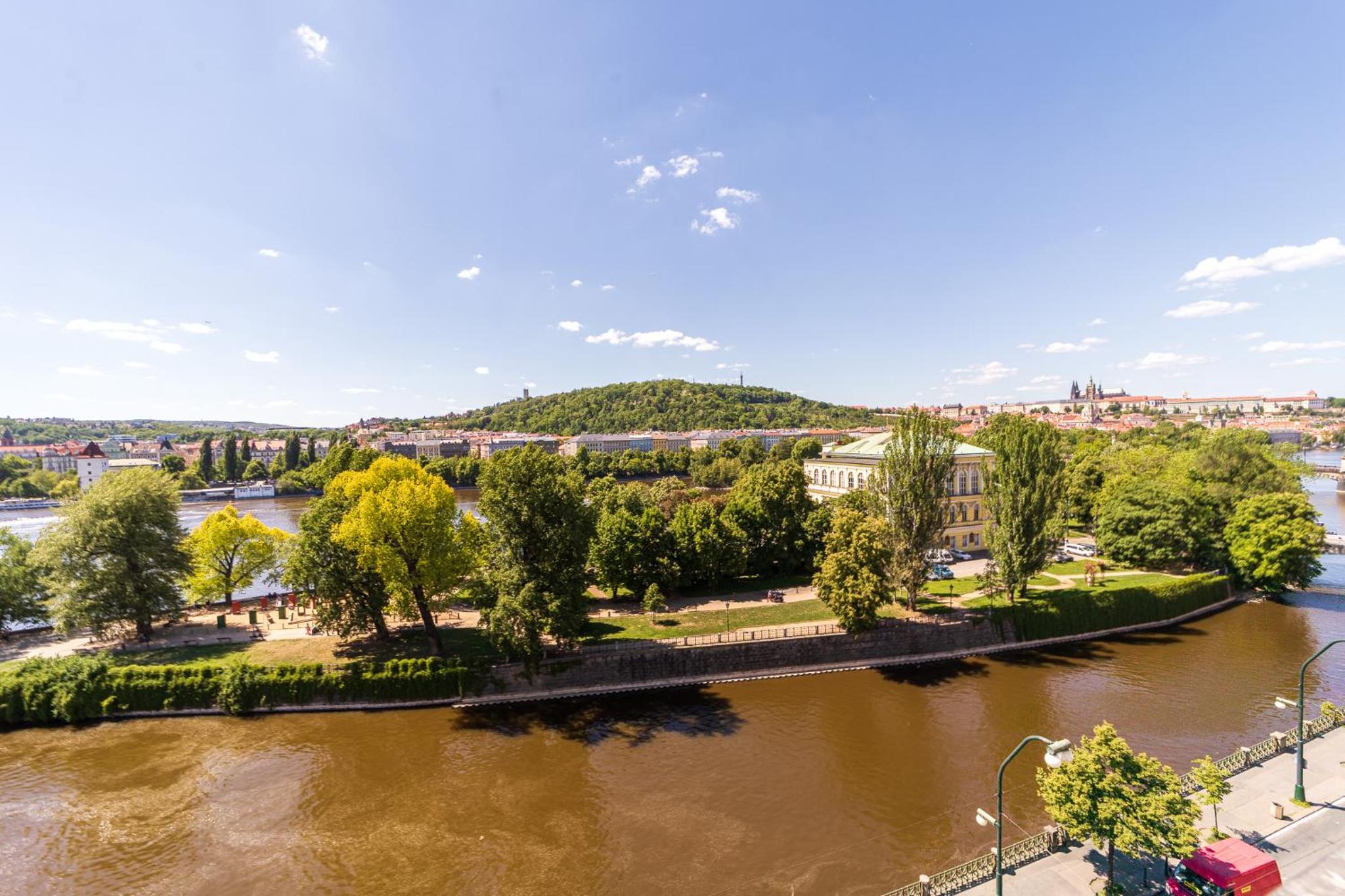 Classy Riverside Apartment in the Old Town of Prague