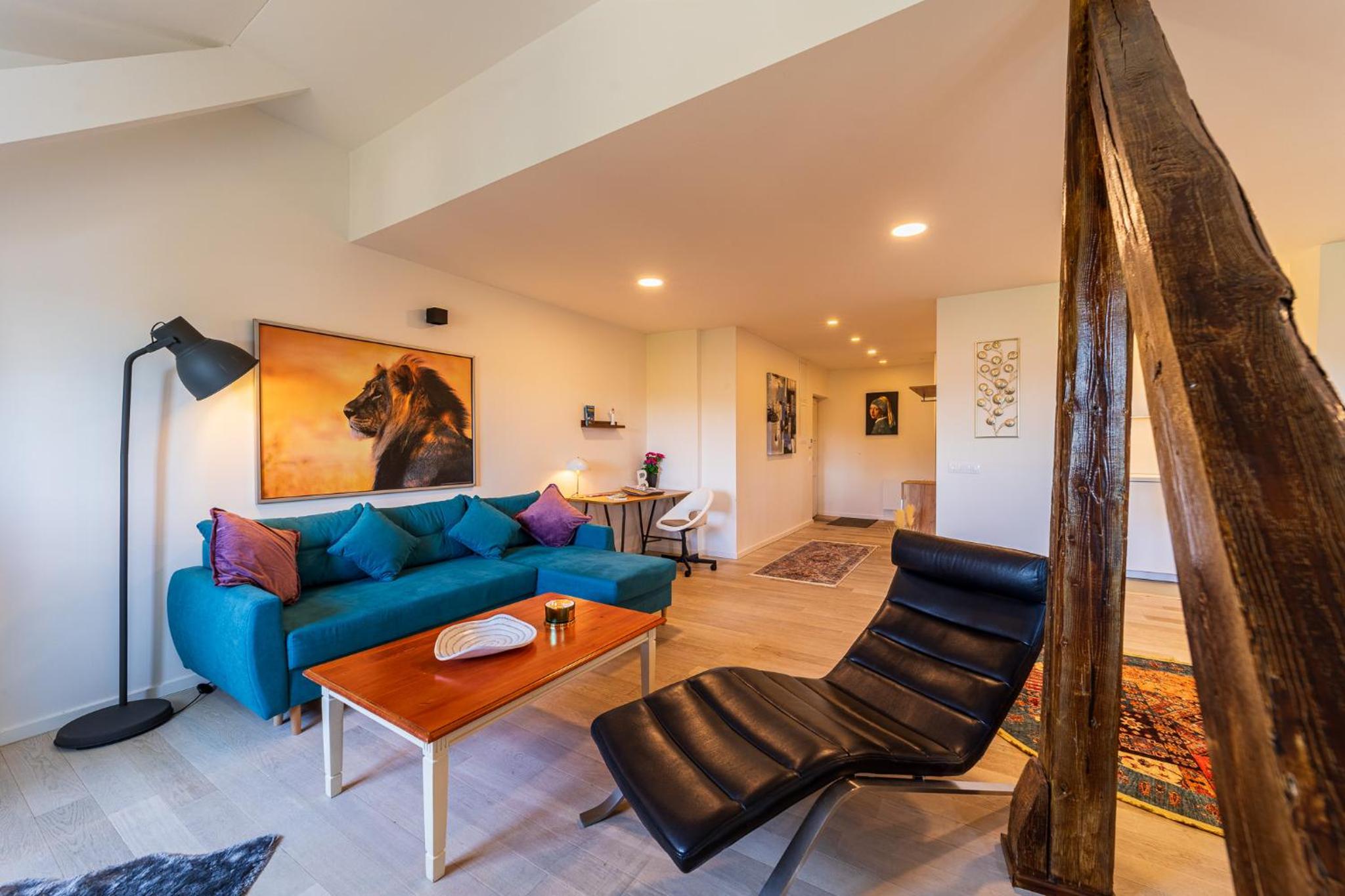 Classy Riverside Apartment in the Old Town of Prague