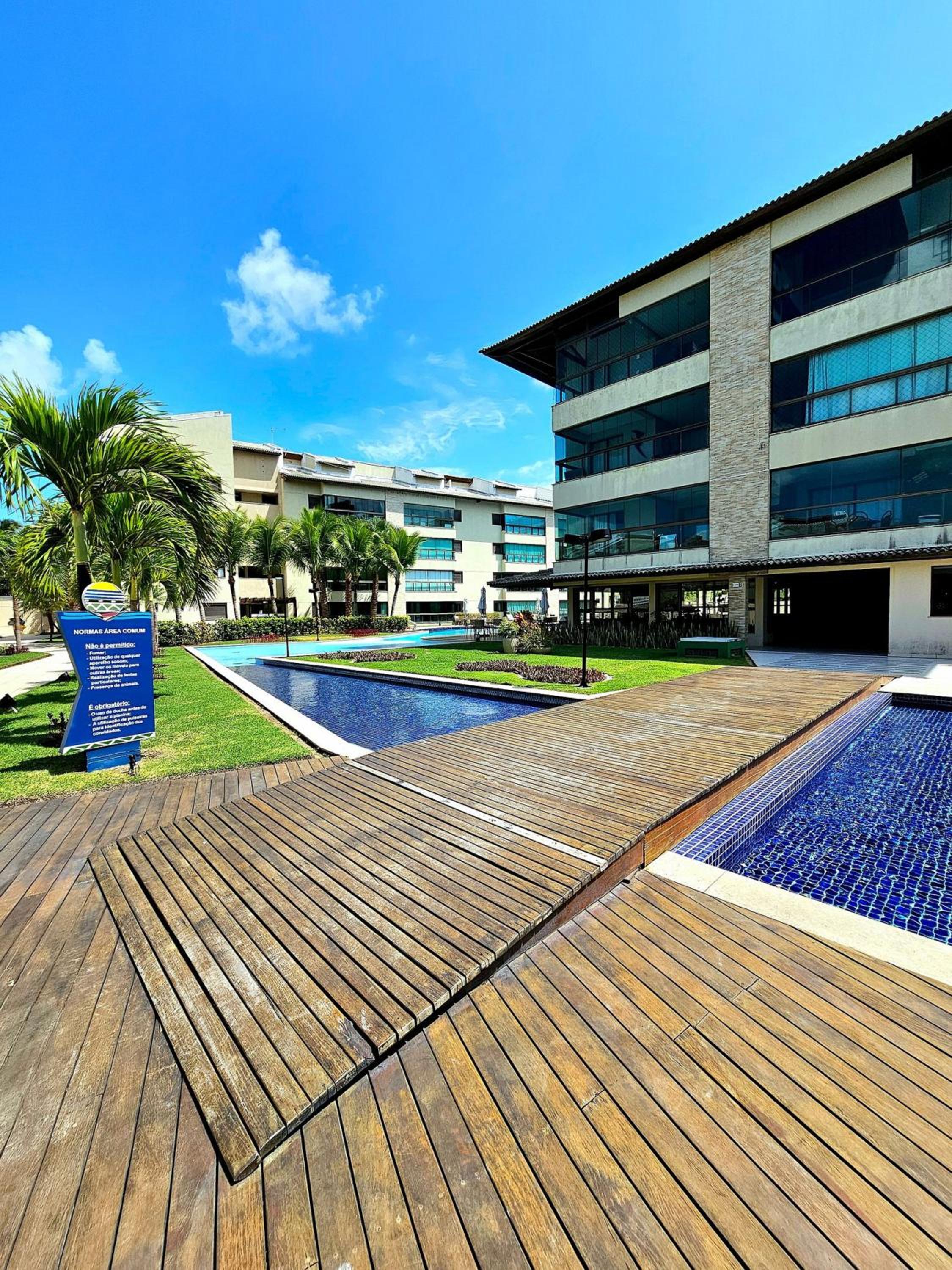 Piscinas Naturais de Muro Alto no Ekoara by HM