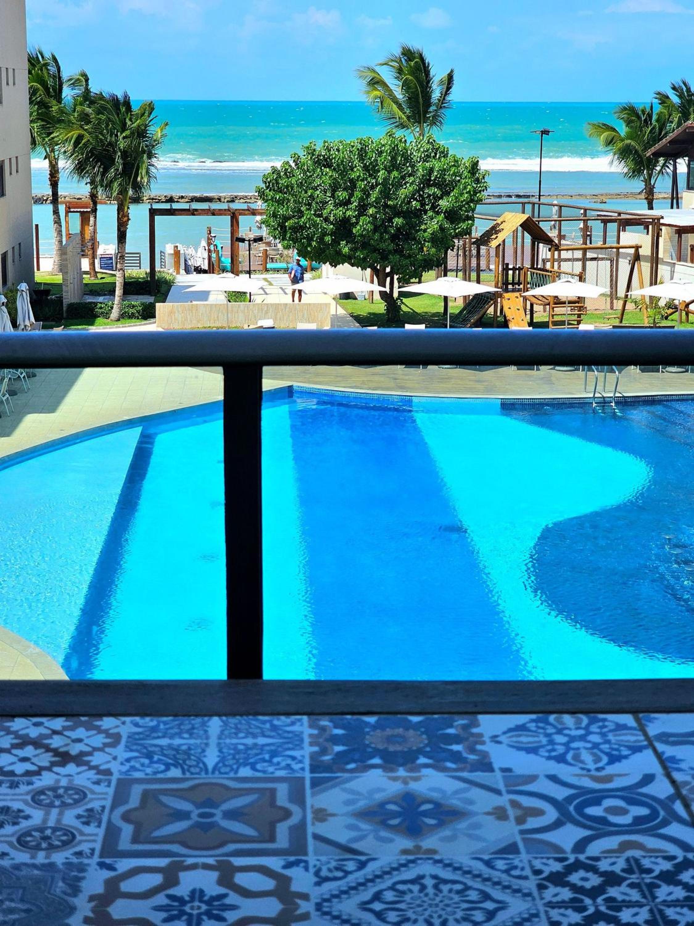 Piscinas Naturais de Muro Alto no Ekoara by HM