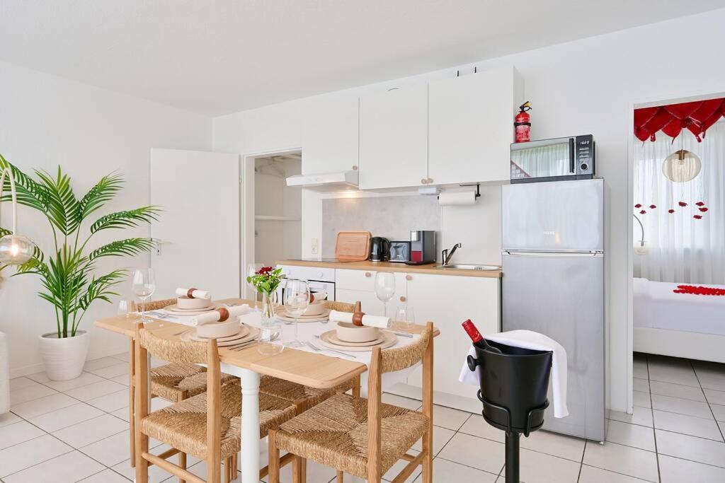 Beautiful and spacious 4-Room Apartments in City Center view 4