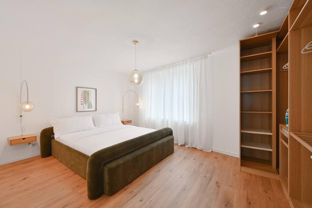 Beautiful and spacious 4-Room Apartments in City Center view 5