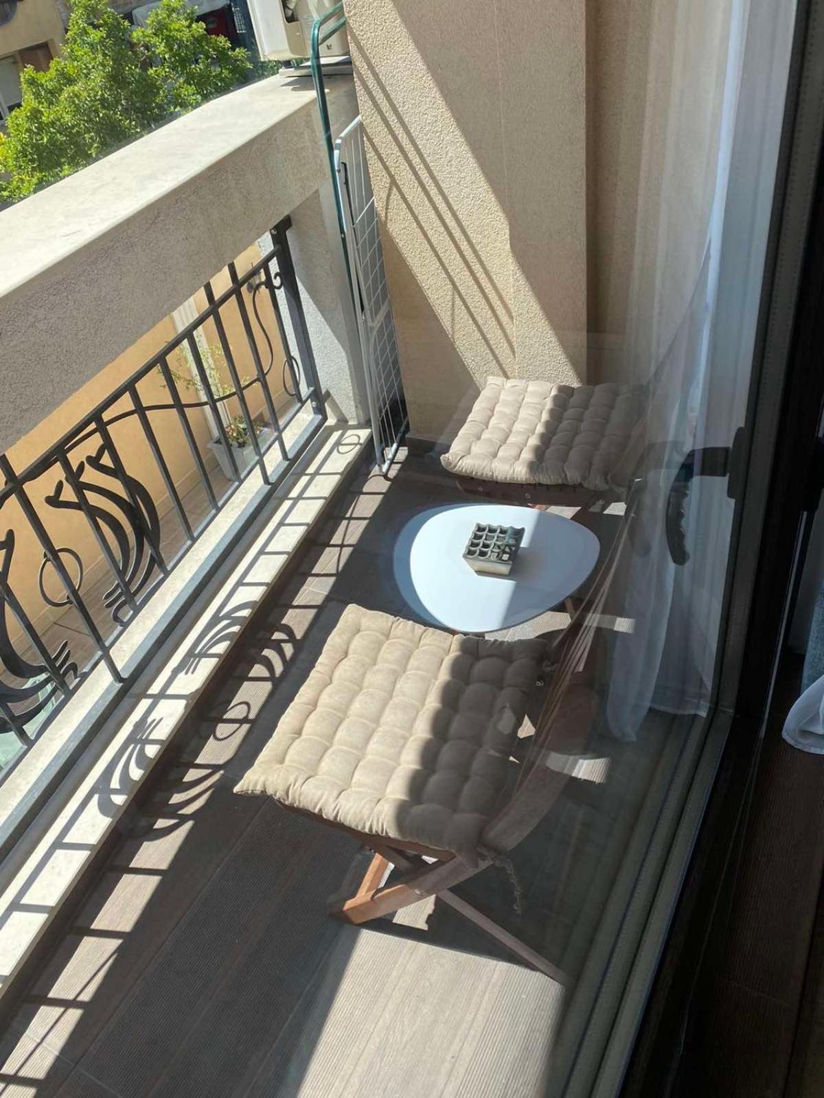 Sea Garden Apartment, excellent location with free parking