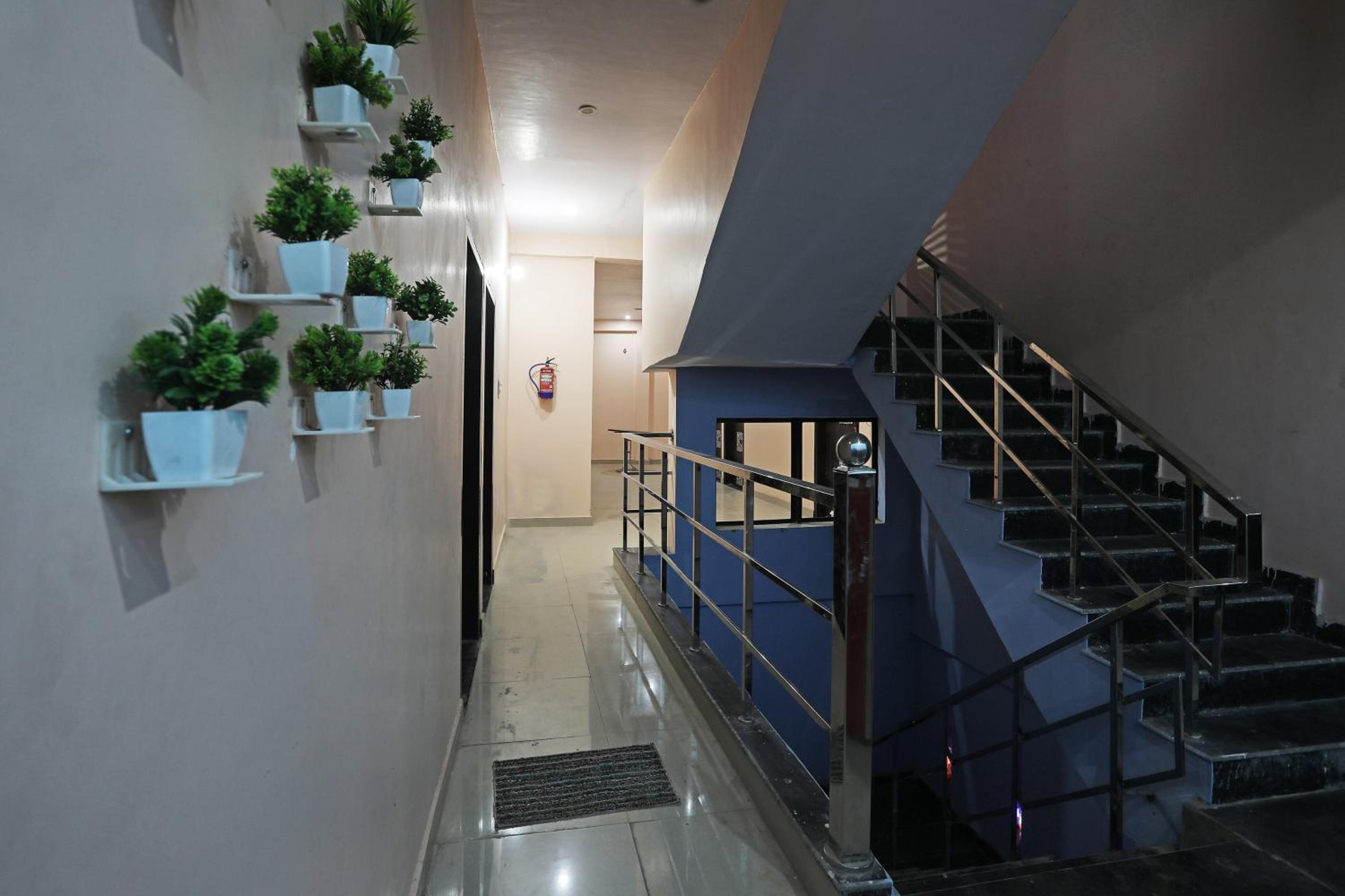 Lobby & Reception