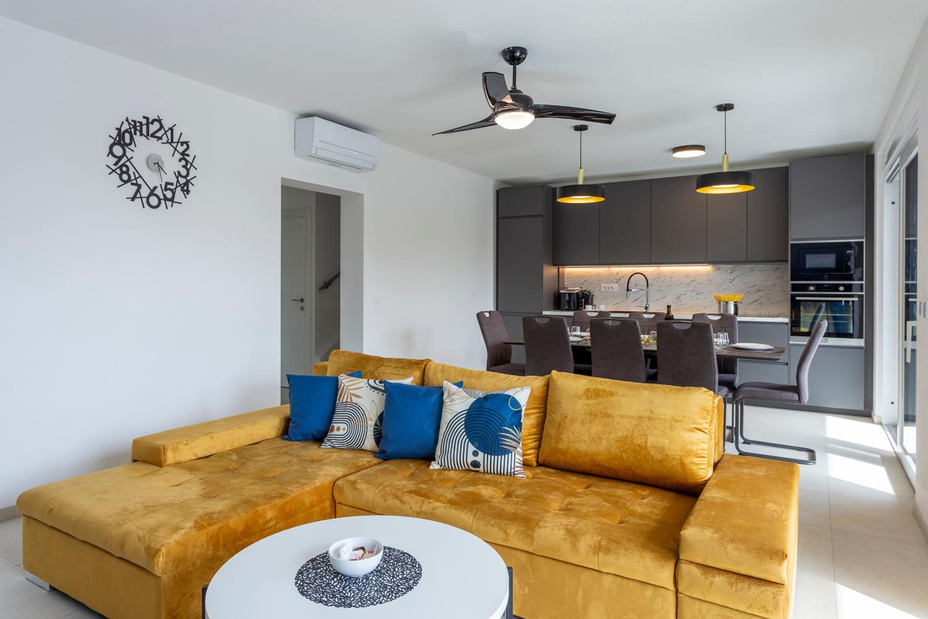 Osvit Grand Deluxe Apartment