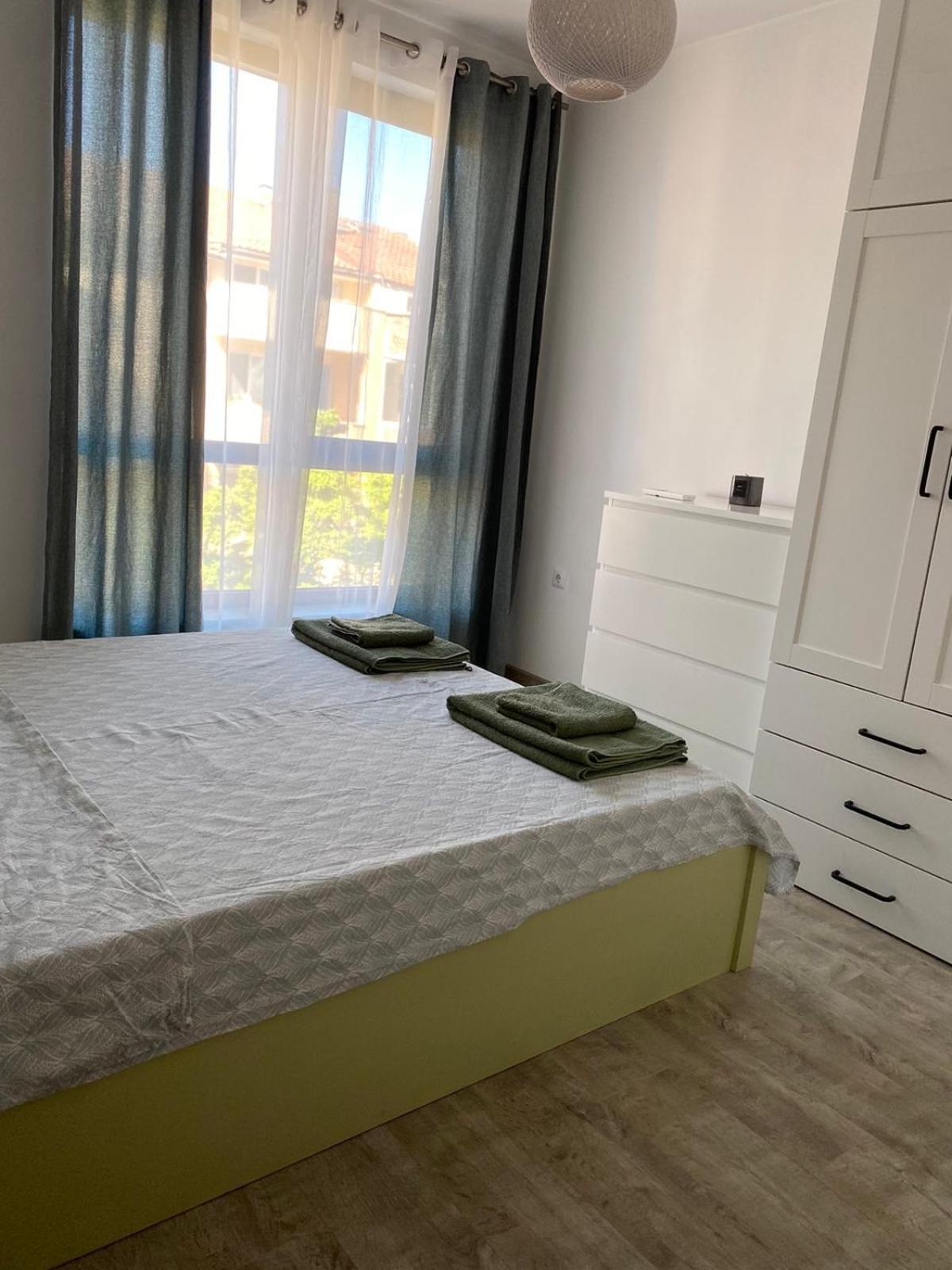 Sea Garden Apartment, excellent location with free parking