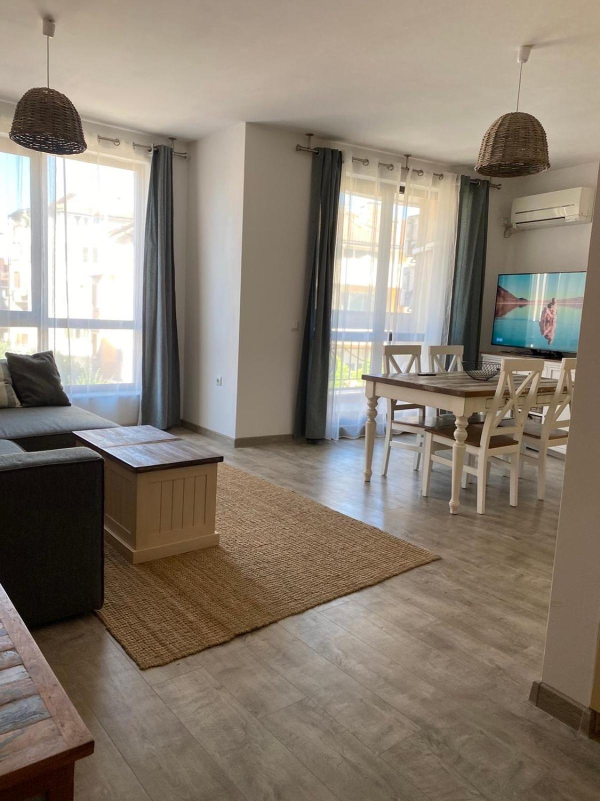 Sea Garden Apartment, excellent location with free parking